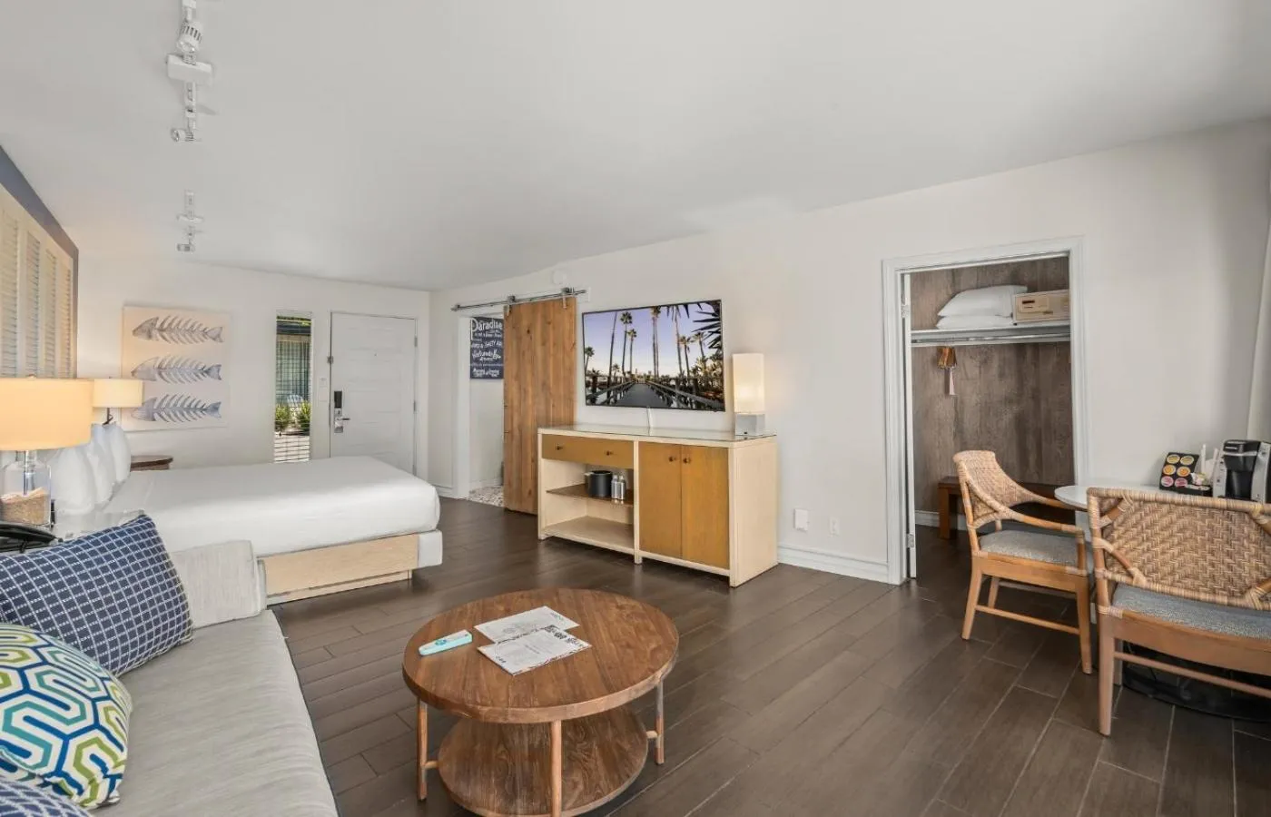 Bedroom, Bed in Paradise Point Resort & Spa