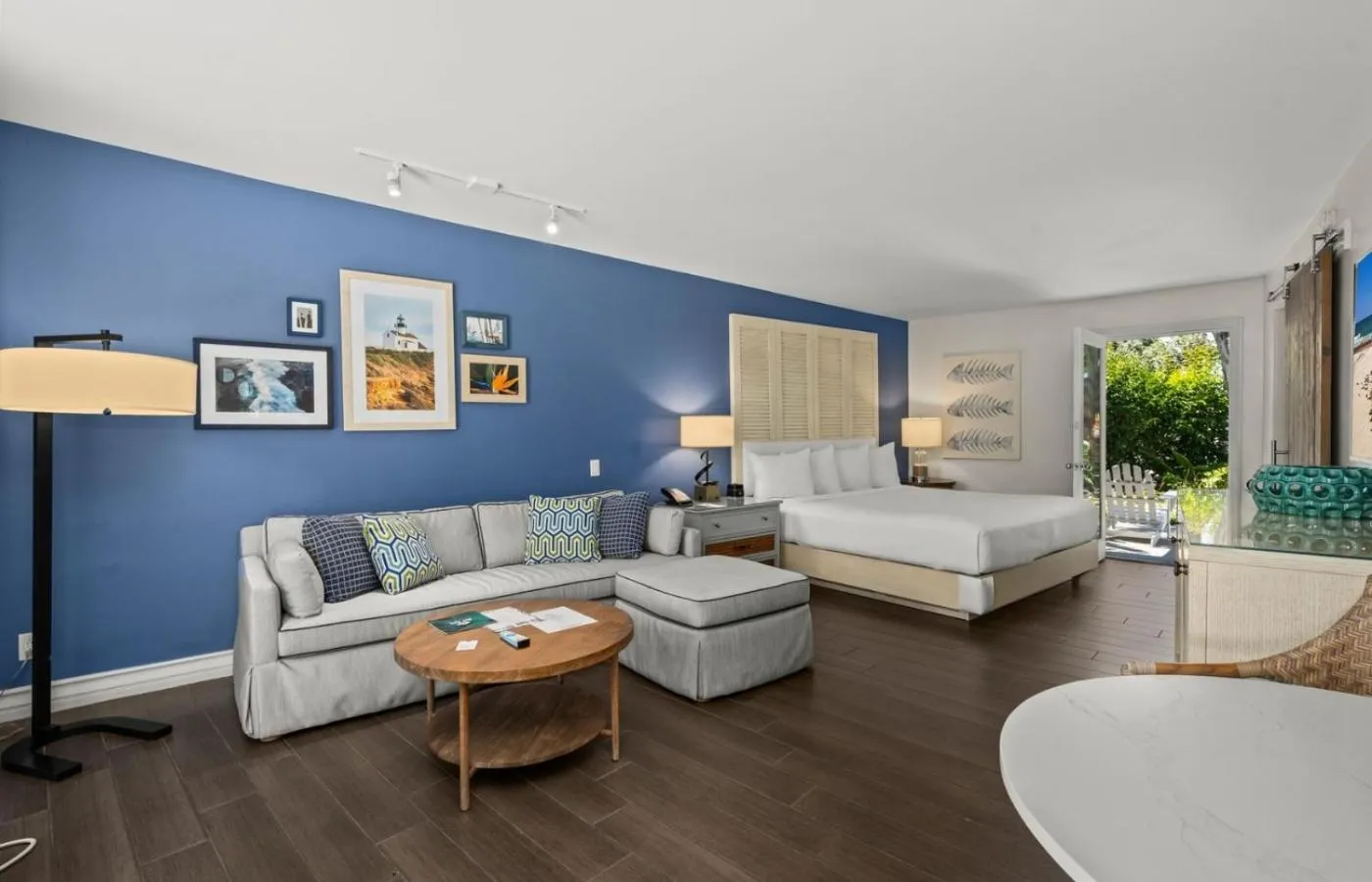 Bedroom, Bed in Paradise Point Resort & Spa