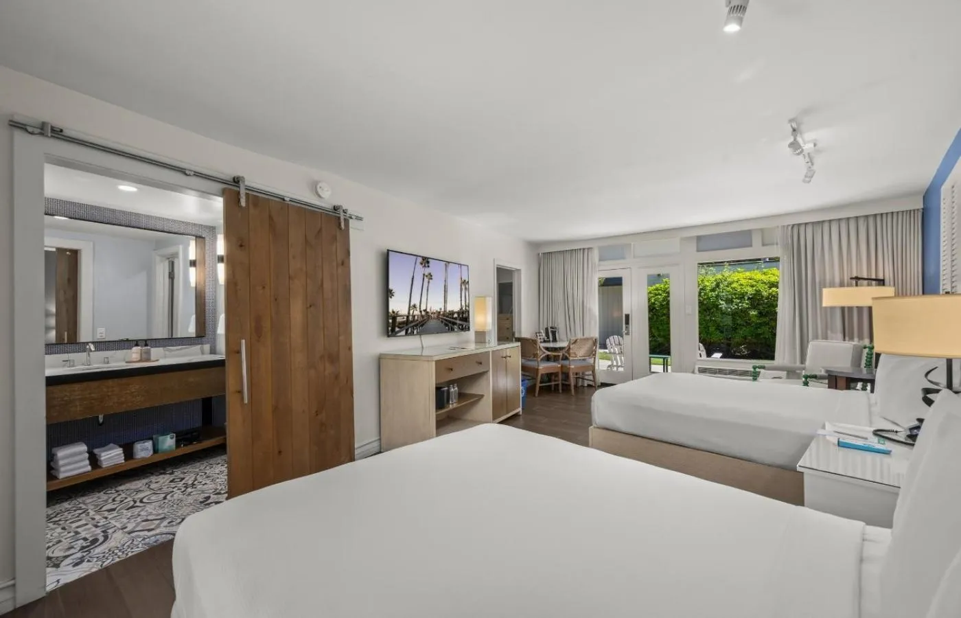 Photo of the whole room, Bed in Paradise Point Resort & Spa