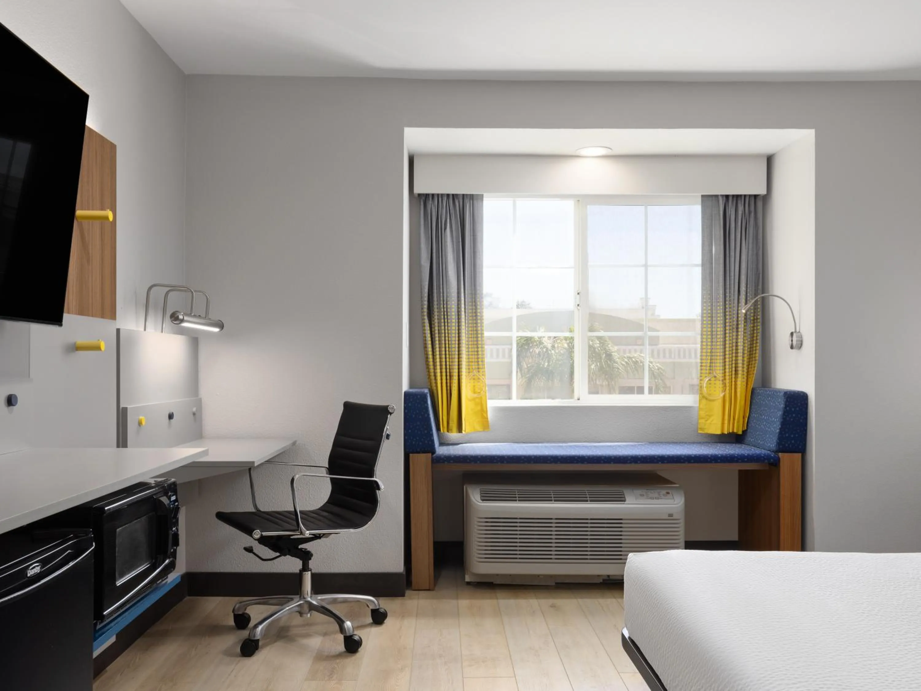 Bed in Microtel Inn & Suites by Wyndham Tracy