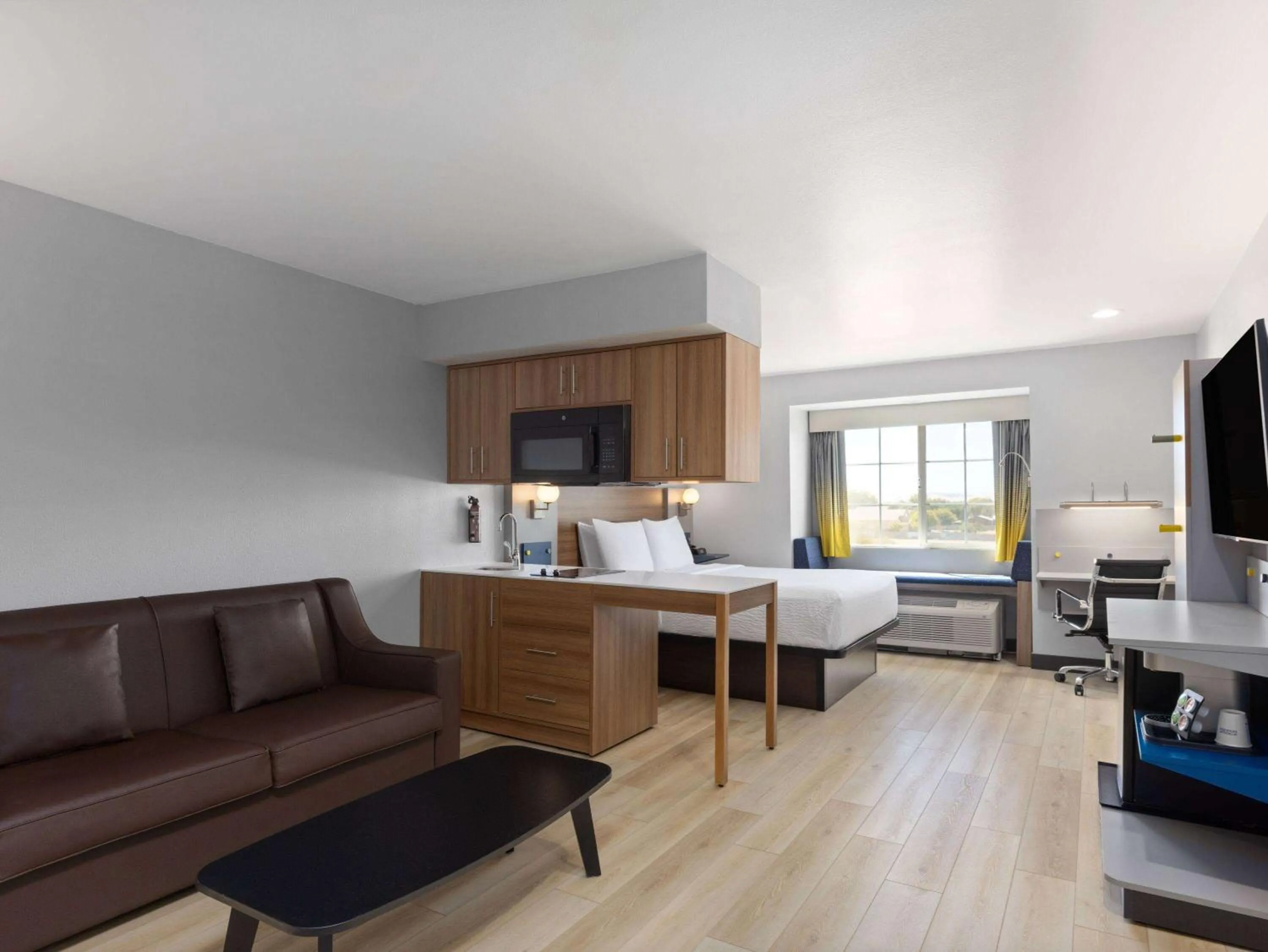 Photo of the whole room, Bed in Microtel Inn & Suites by Wyndham Tracy