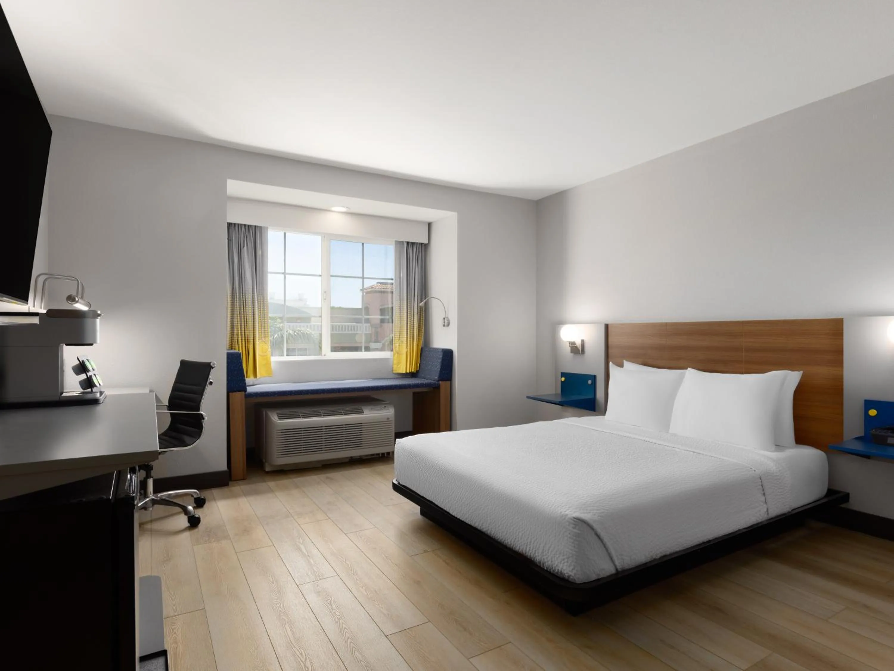 TV and multimedia, Bed in Microtel Inn & Suites by Wyndham Tracy