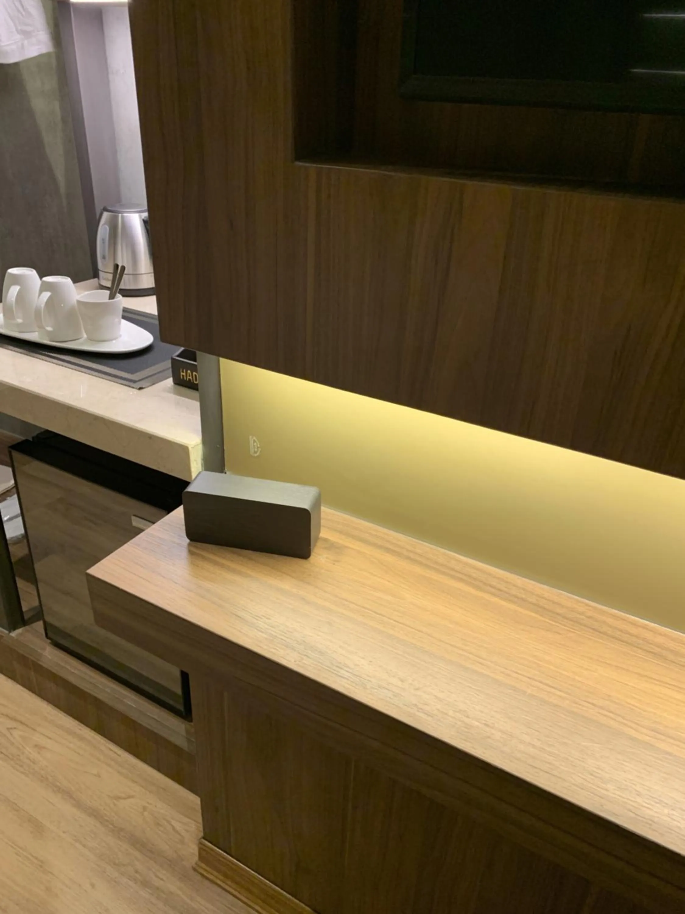 TV and multimedia in Hadiva Boutique Hotel