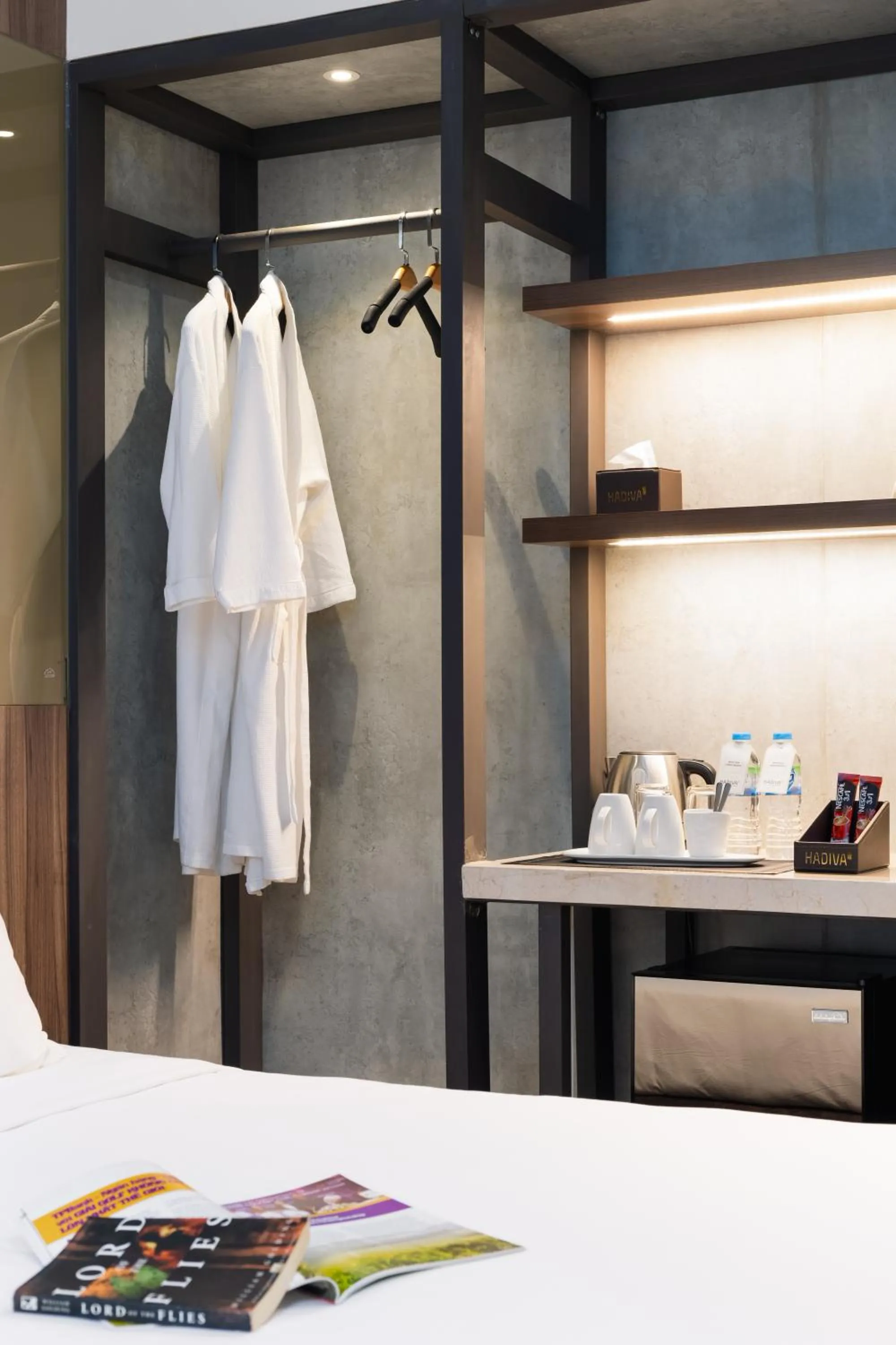 Coffee/tea facilities, Bed in Hadiva Boutique Hotel