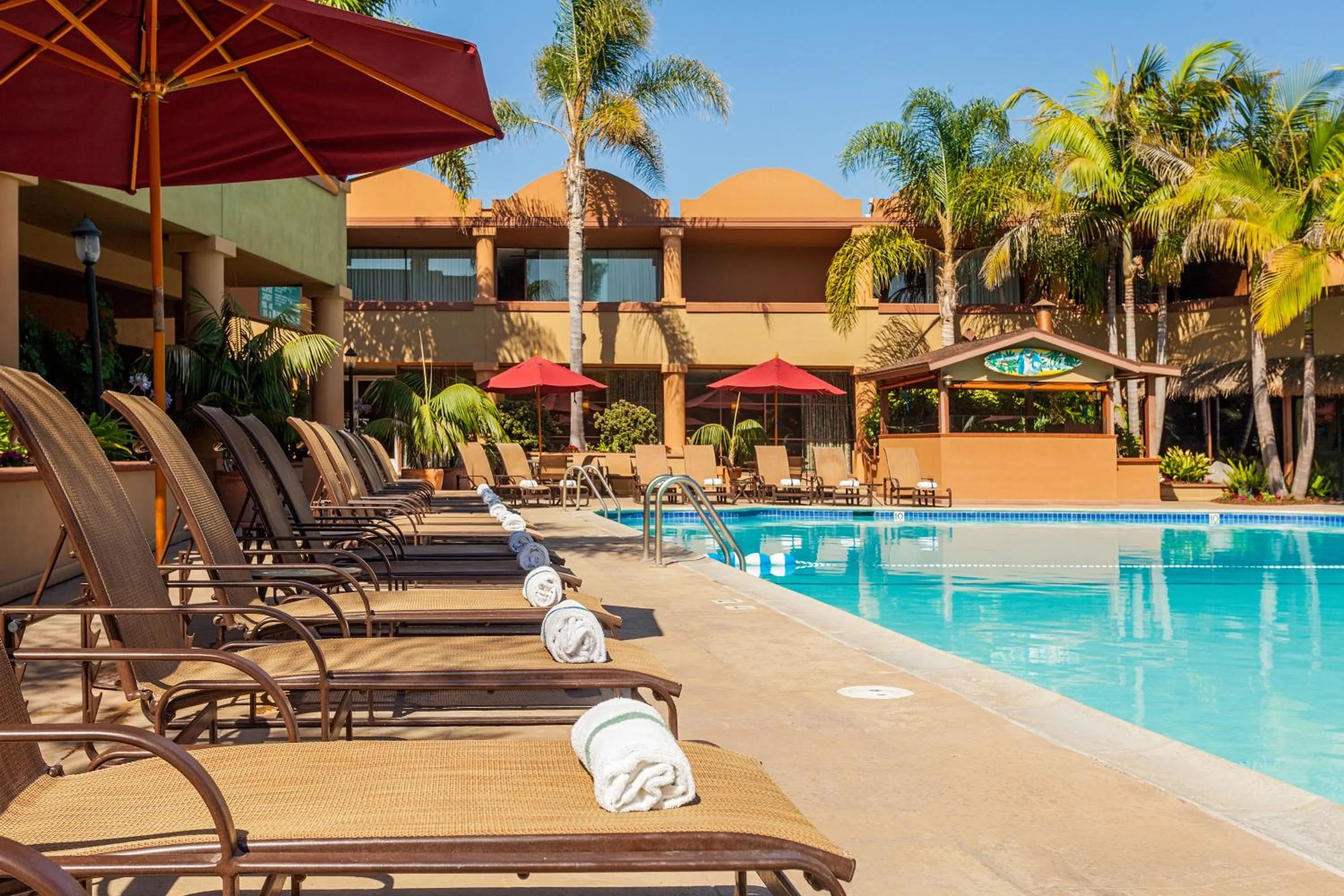 Swimming pool in Handlery Hotel San Diego