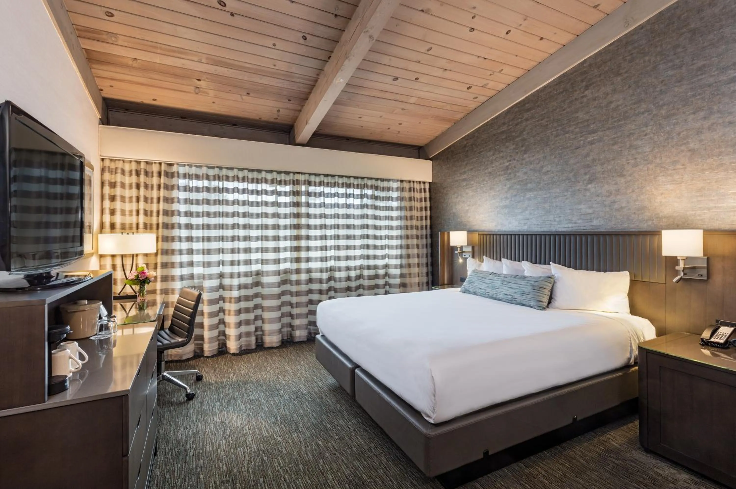 Bed in Handlery Hotel San Diego