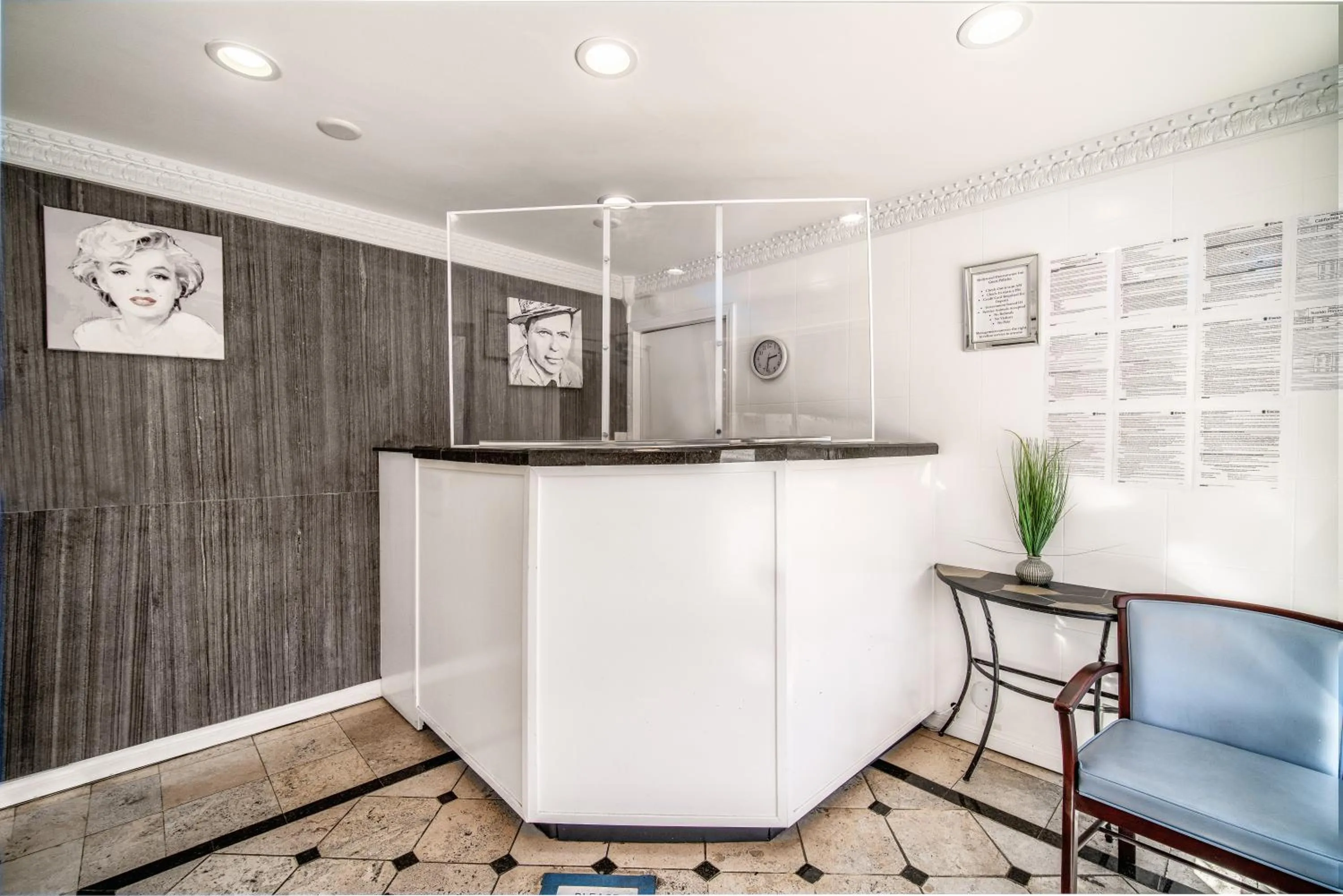 Lobby/Reception in Hollywood Downtowner Inn