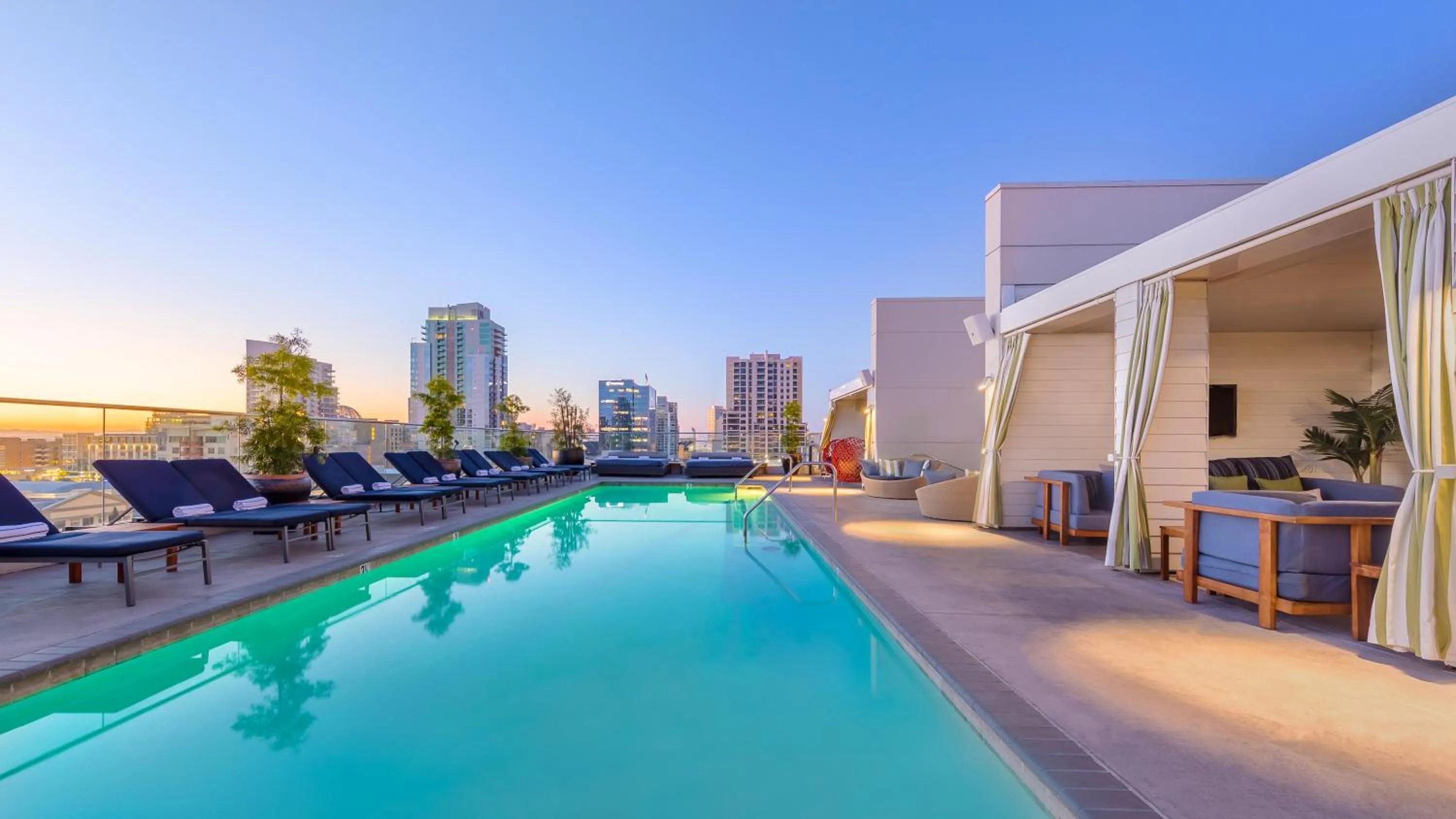 Swimming pool in Andaz San Diego, By Hyatt