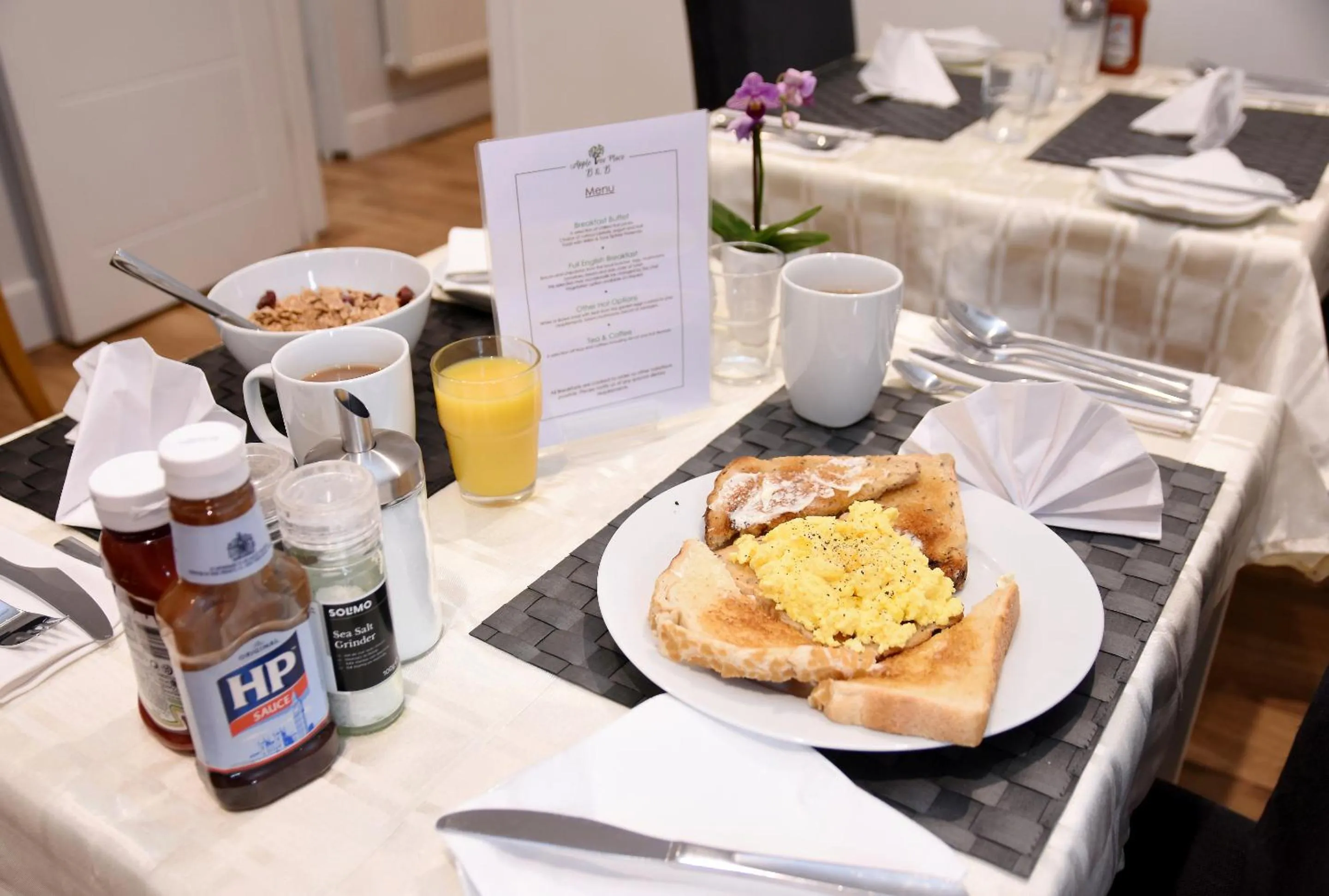 Breakfast in Apple Tree Place B&B