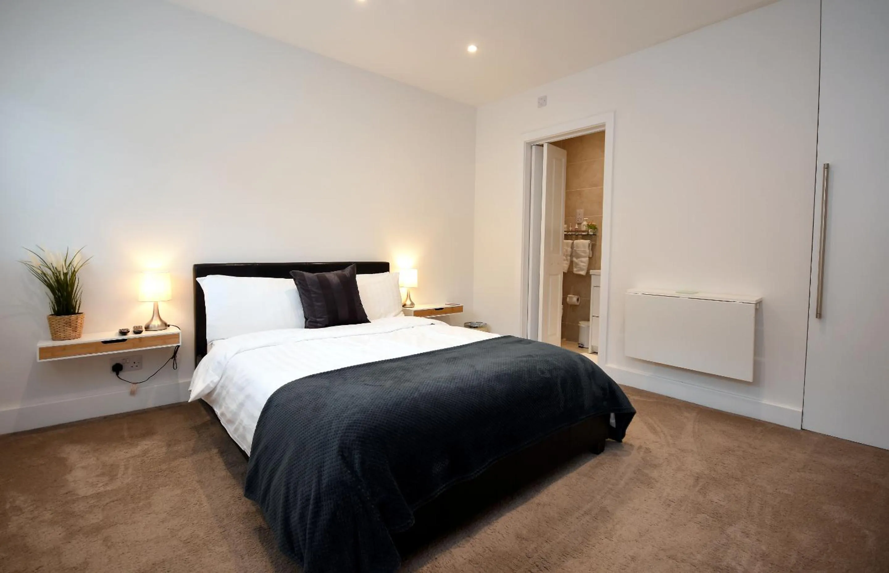 Bedroom, Bed in Apple Tree Place B&B