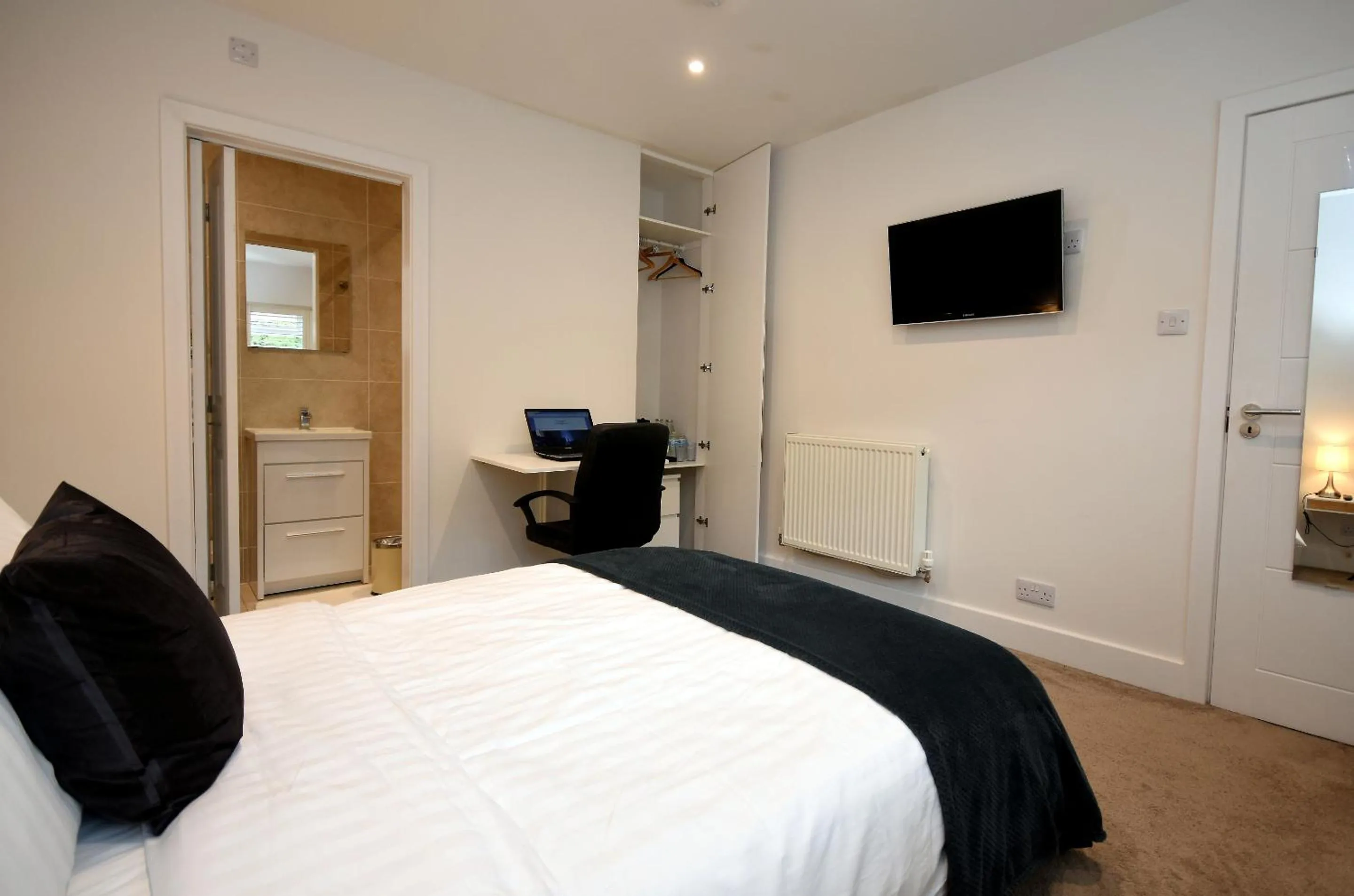 Bedroom, Bed in Apple Tree Place B&B