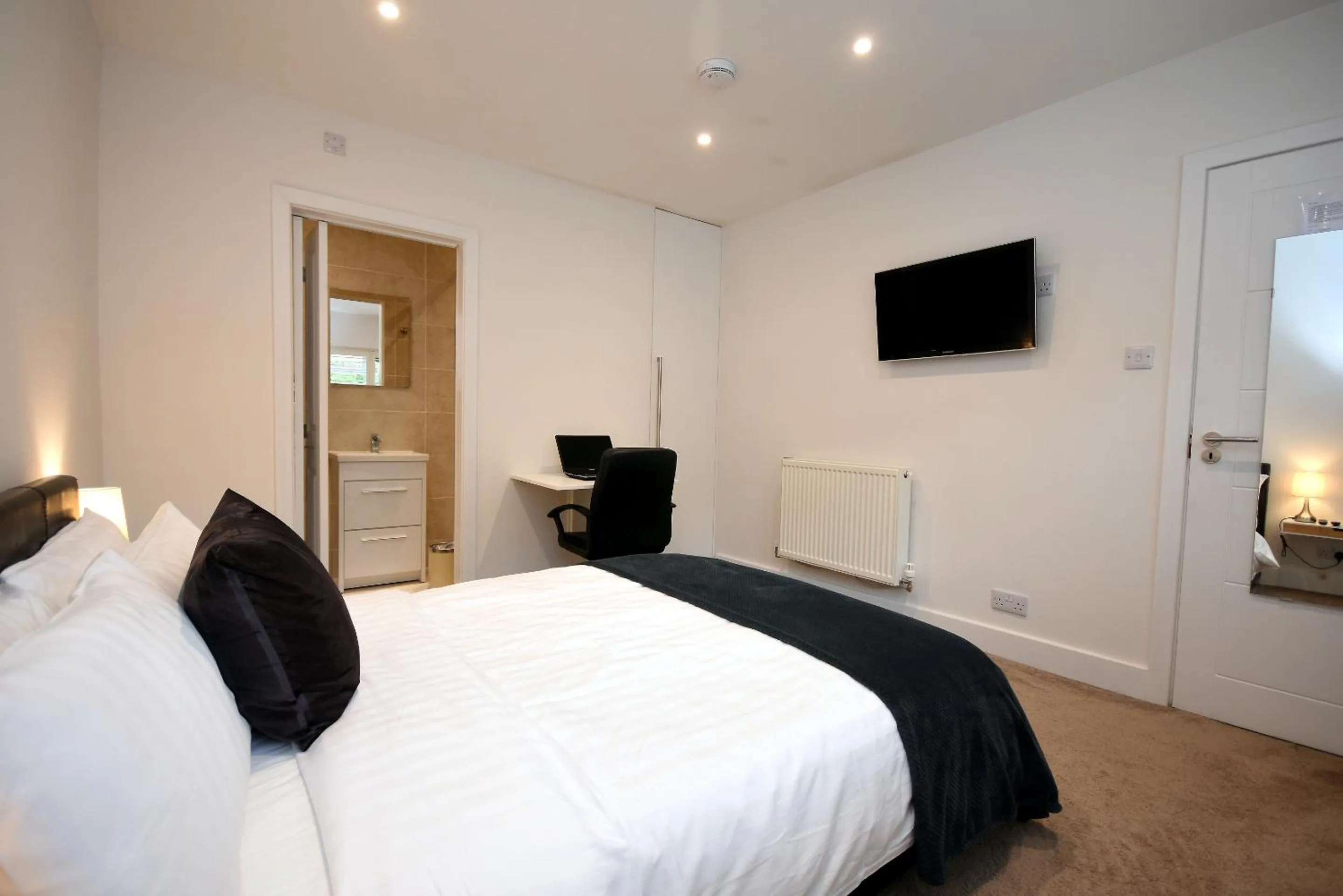 Bedroom, Bed in Apple Tree Place B&B