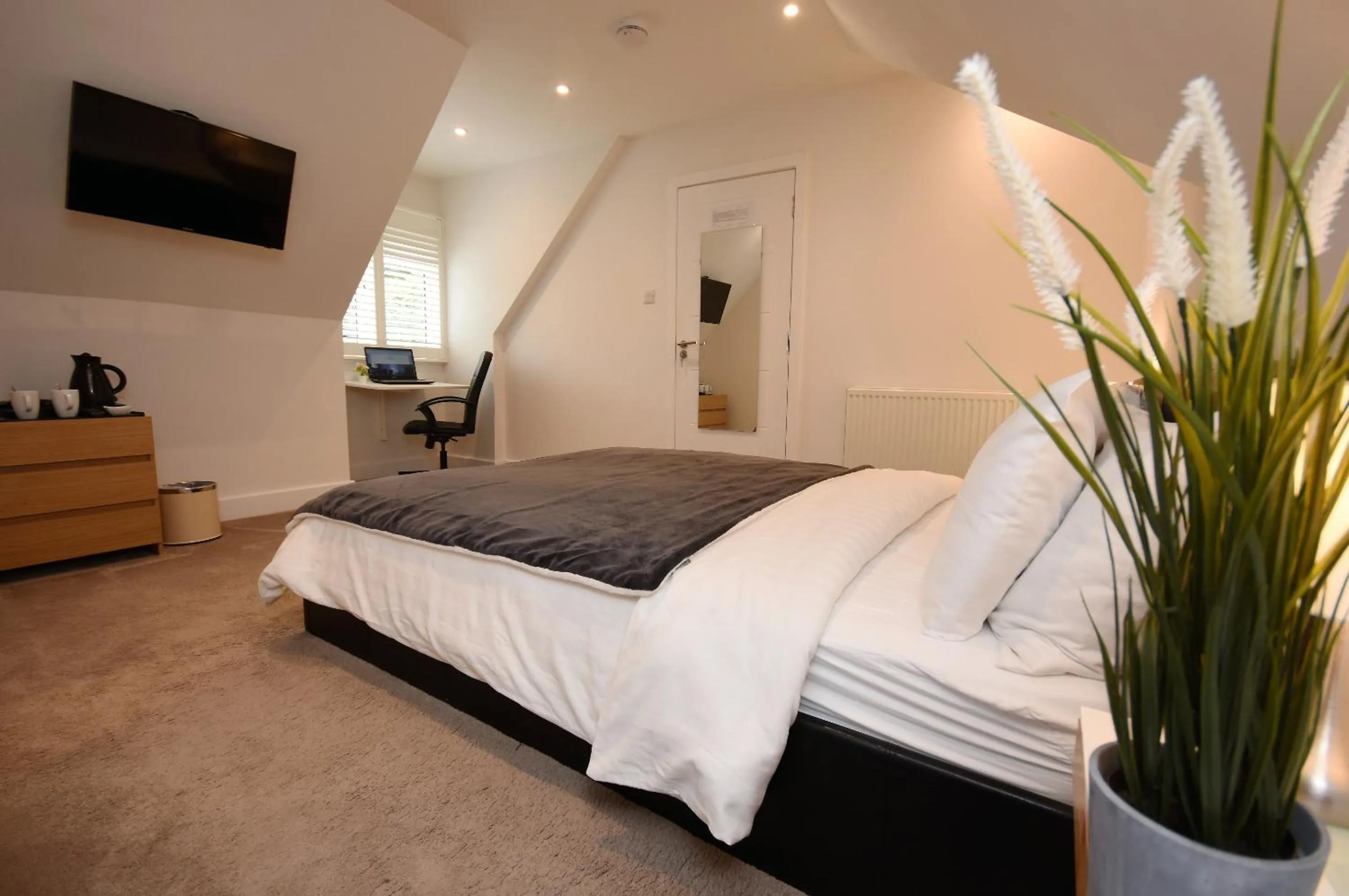 Bedroom, Bed in Apple Tree Place B&B