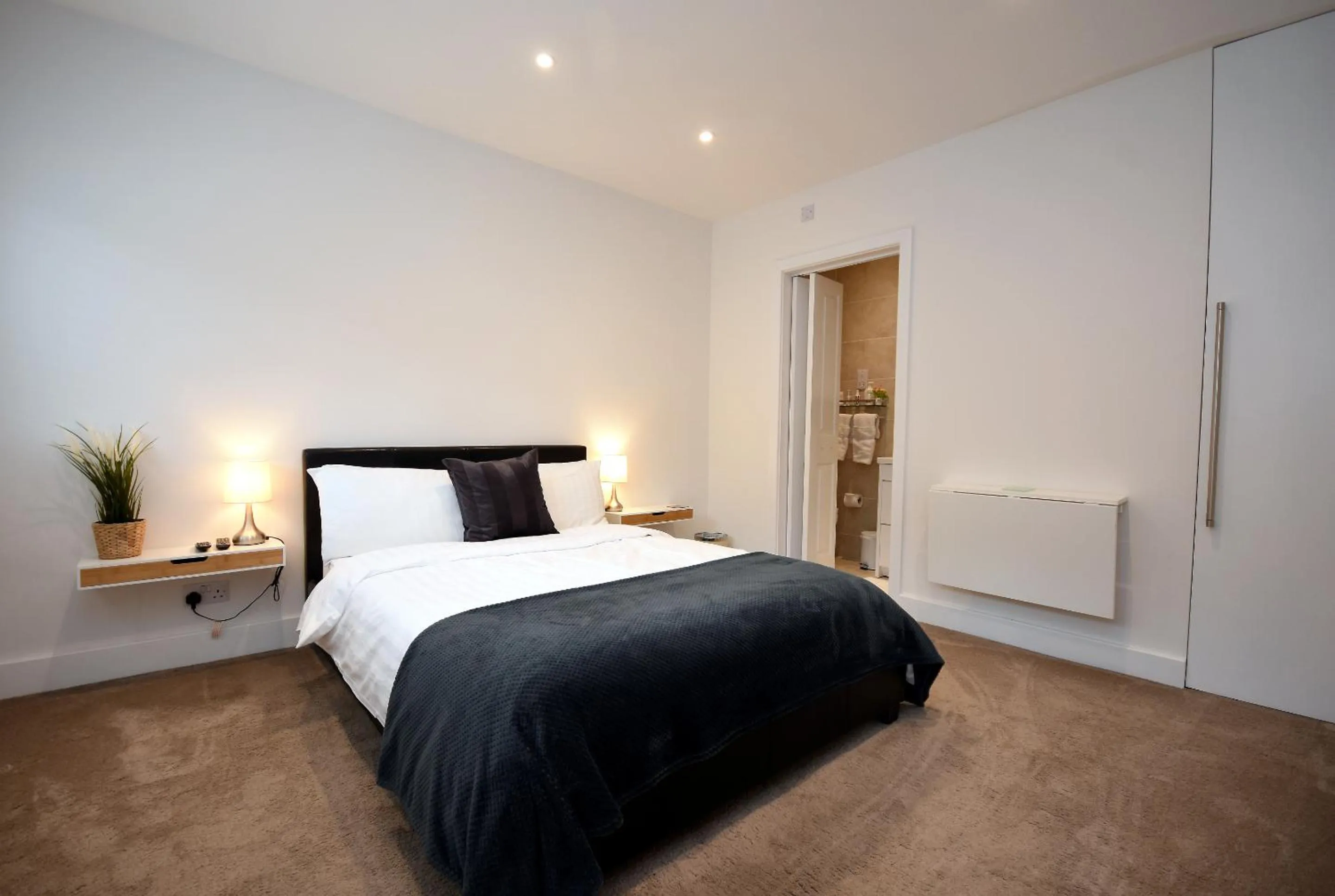 Bedroom, Bed in Apple Tree Place B&B