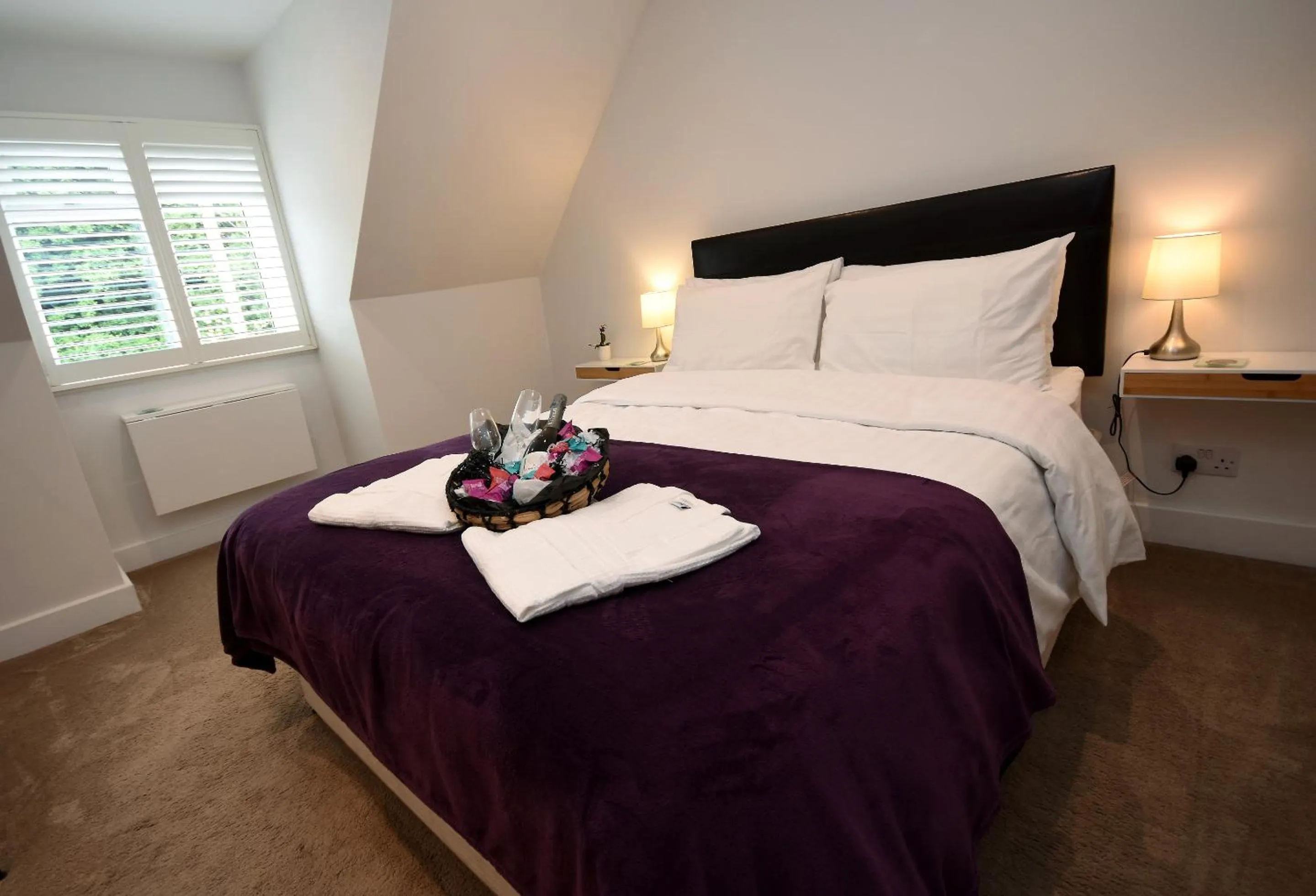 Bedroom, Bed in Apple Tree Place B&B