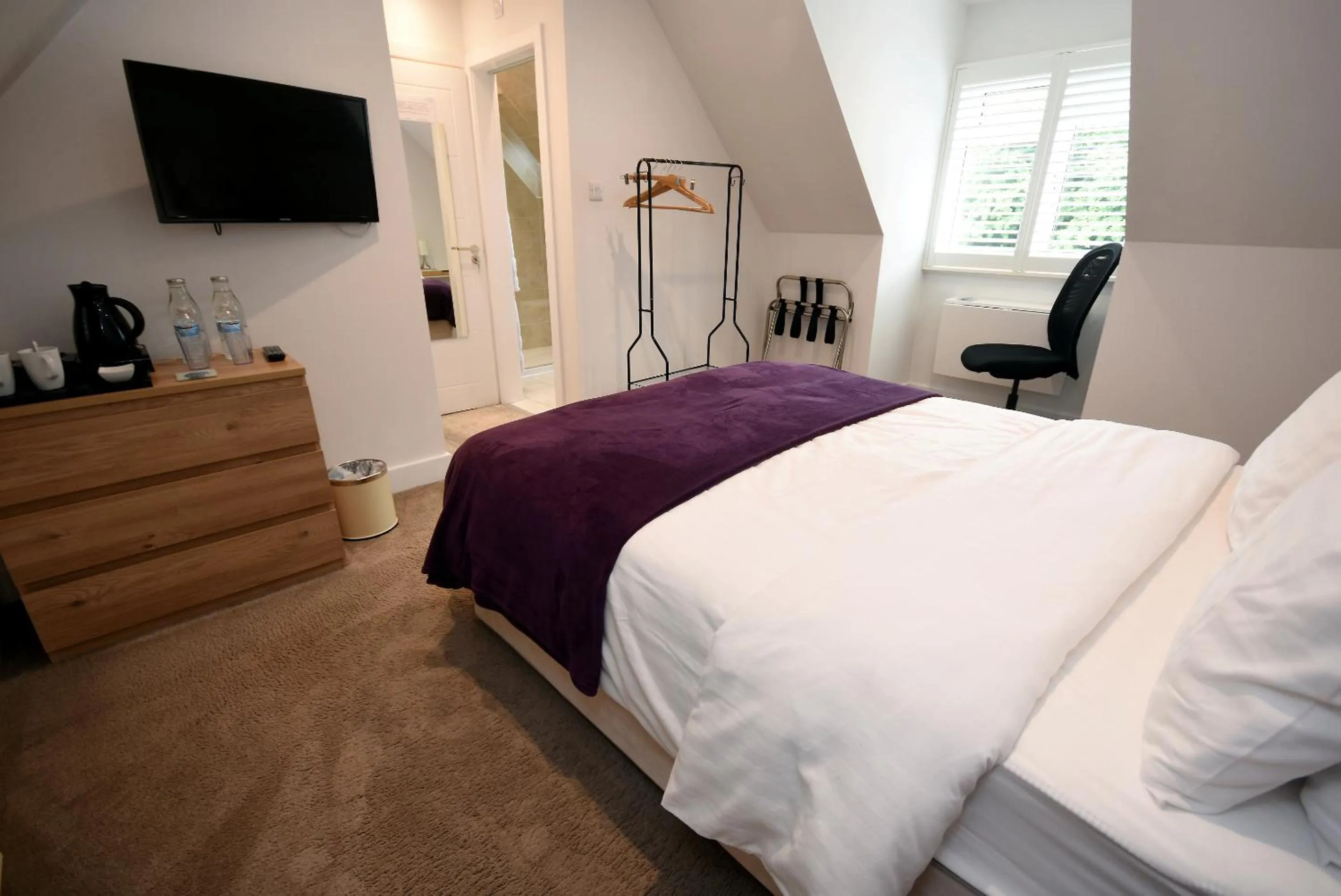 Bedroom, Bed in Apple Tree Place B&B