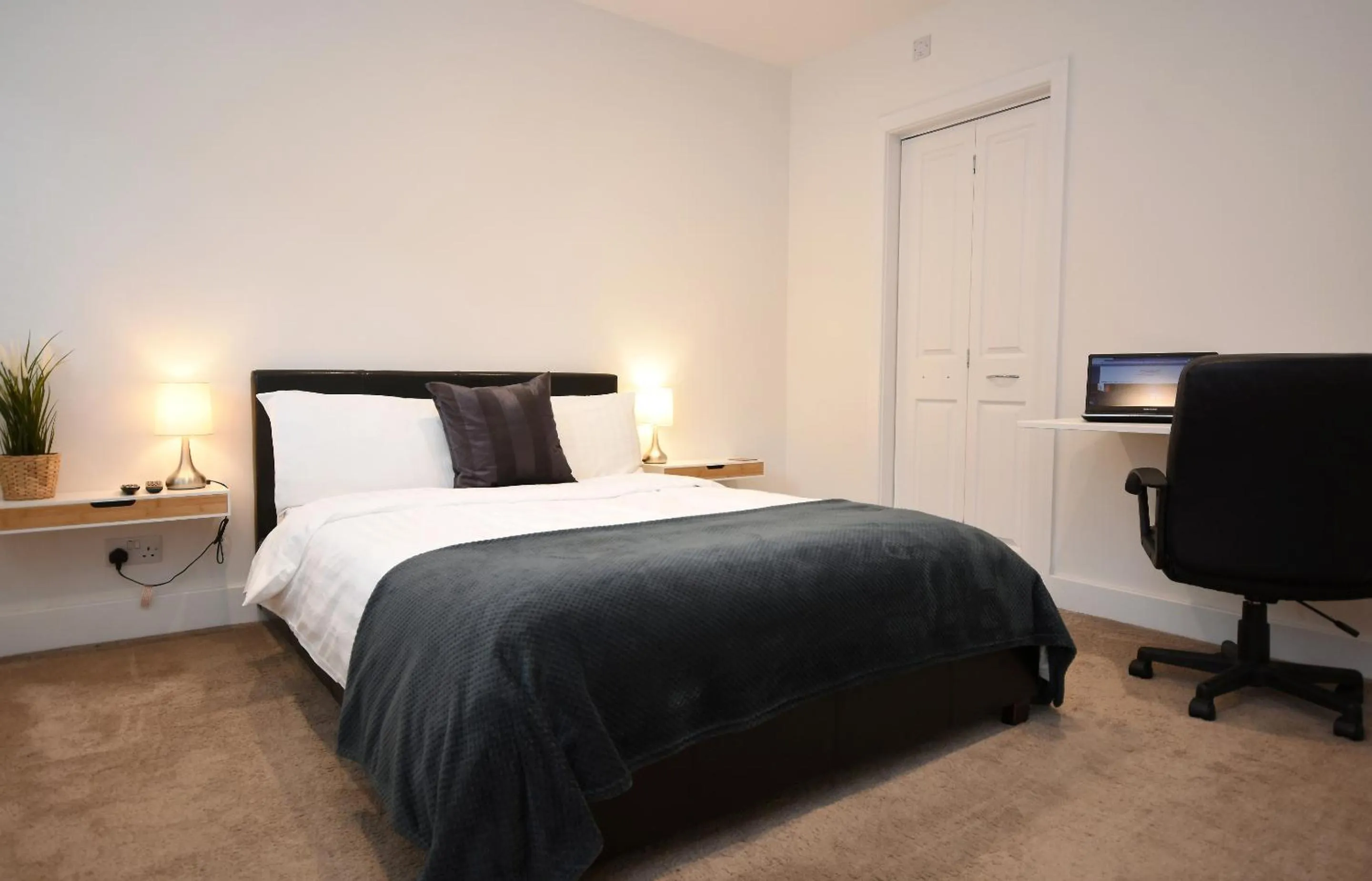 Bedroom, Bed in Apple Tree Place B&B