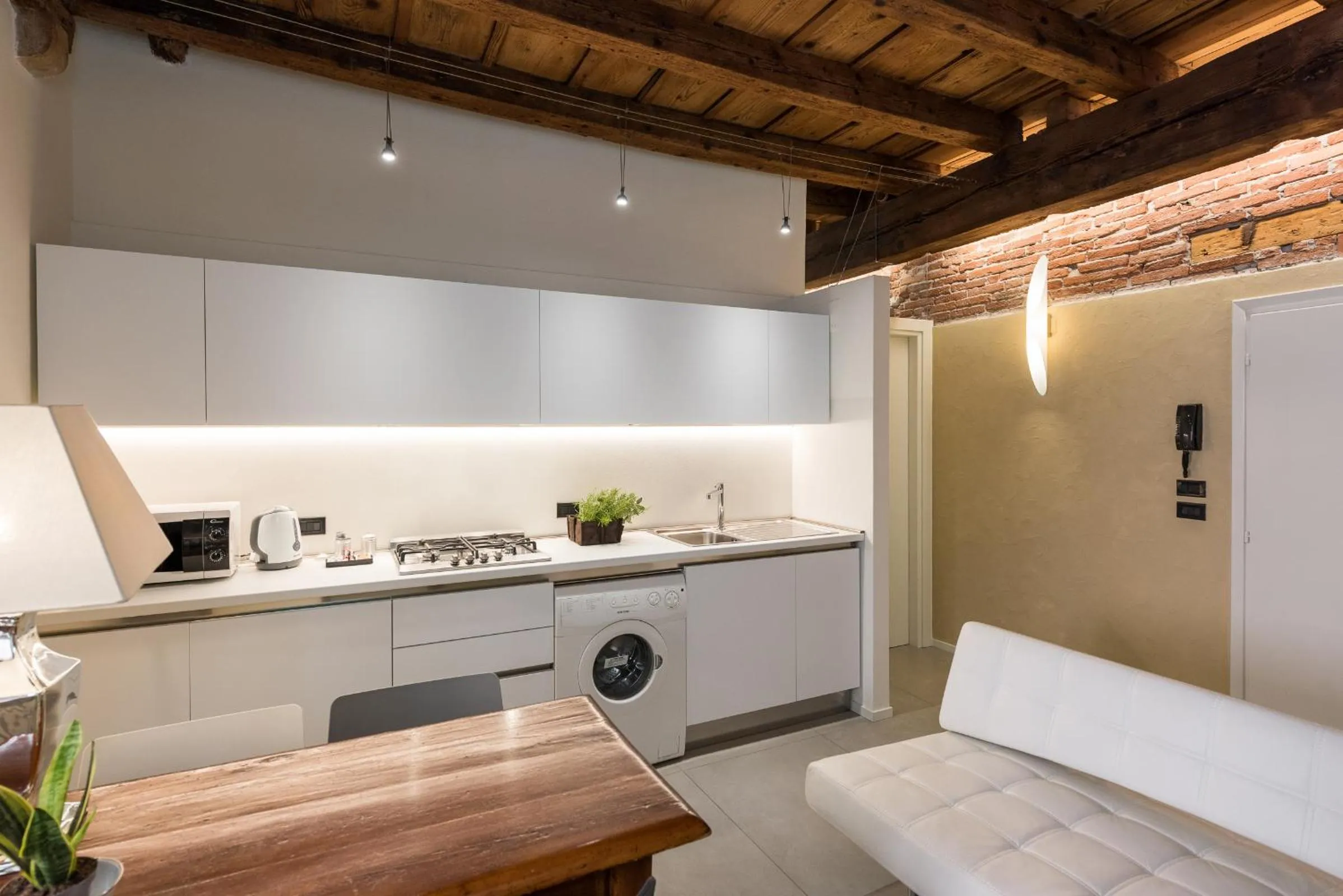 Kitchen or kitchenette in Il Vicolo Aparthotel Verona