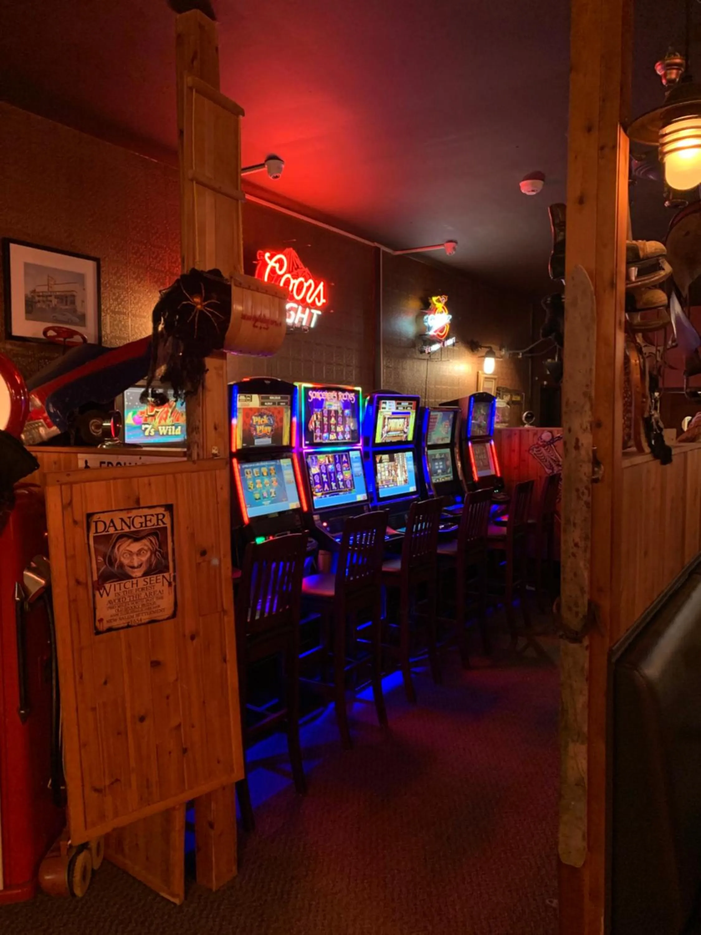 Jolly Giant Pub & Motel