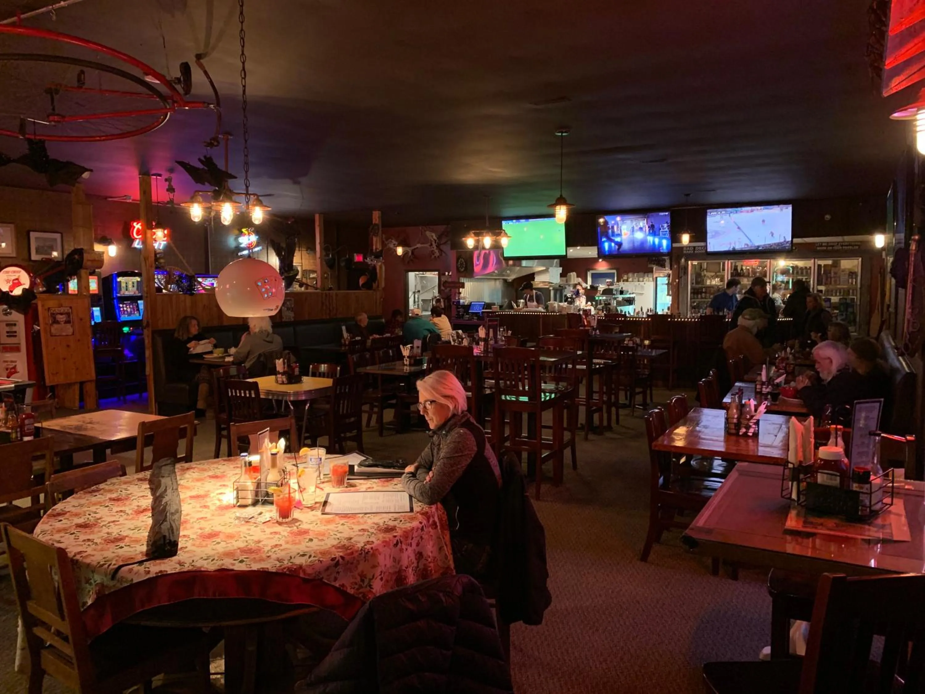 Jolly Giant Pub & Motel