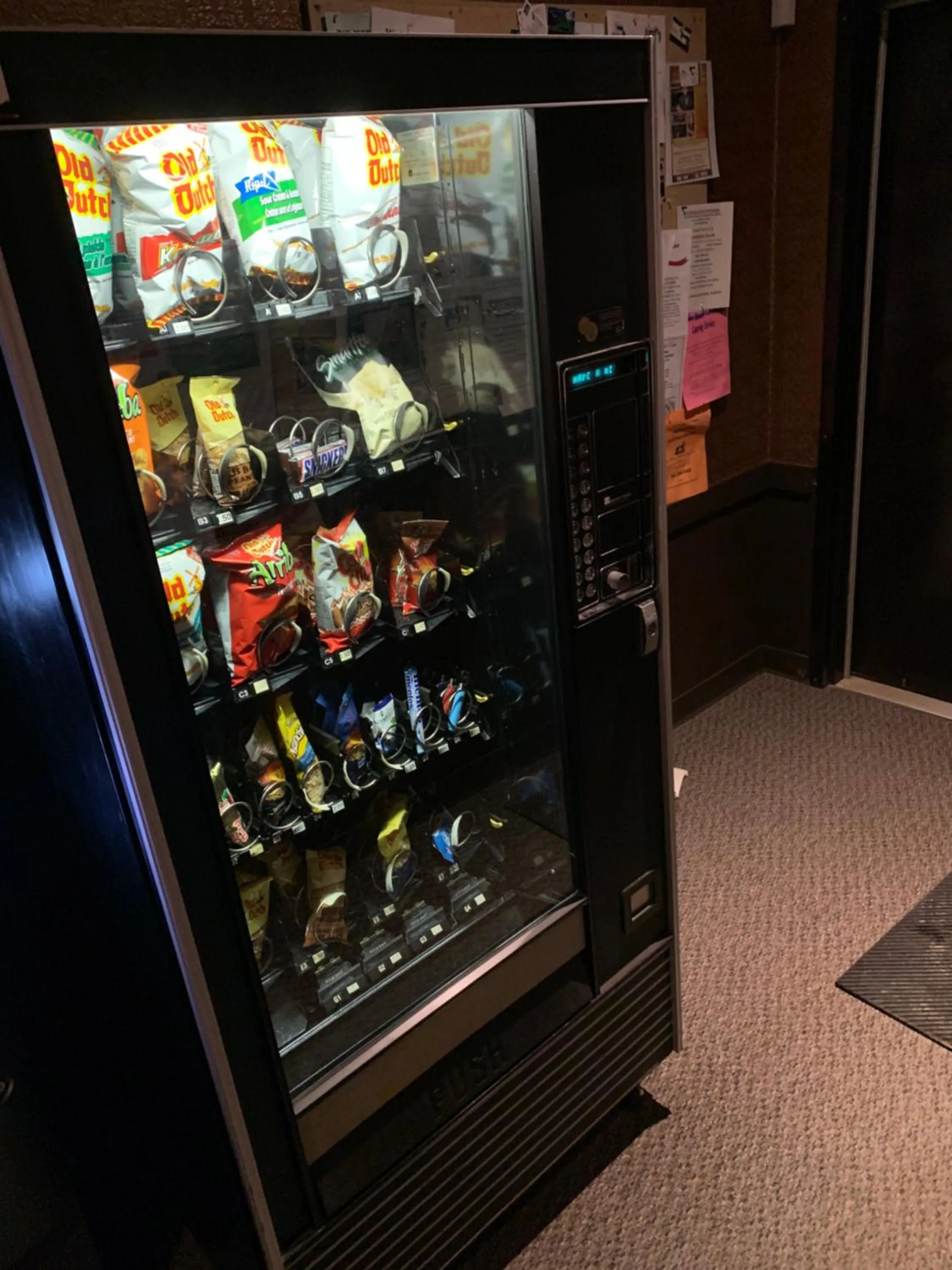 Jolly Giant Pub & Motel