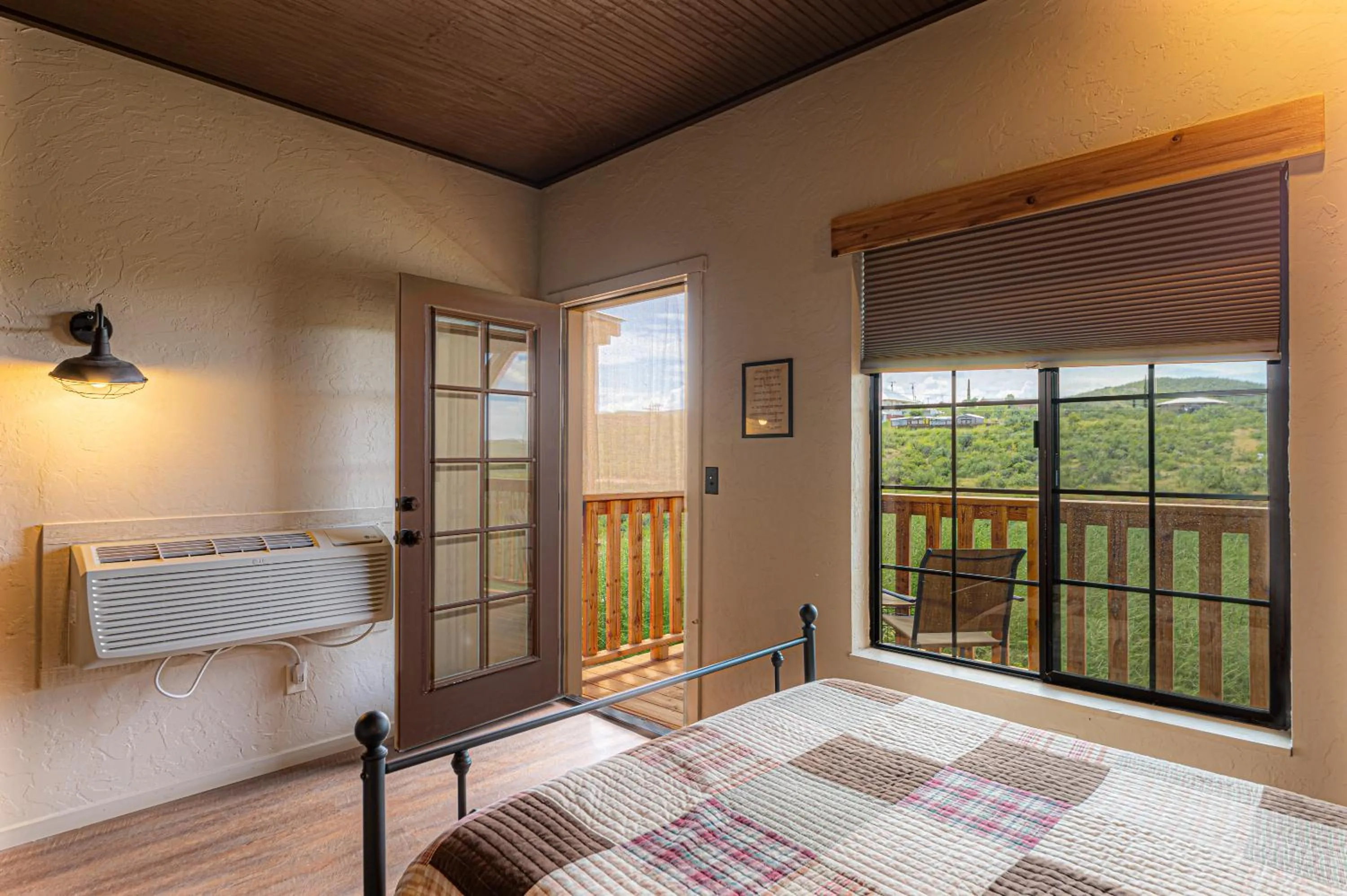 Bed in -Pet Friendly- Miners Cabin #5 -Two Double Beds - Private Balcony