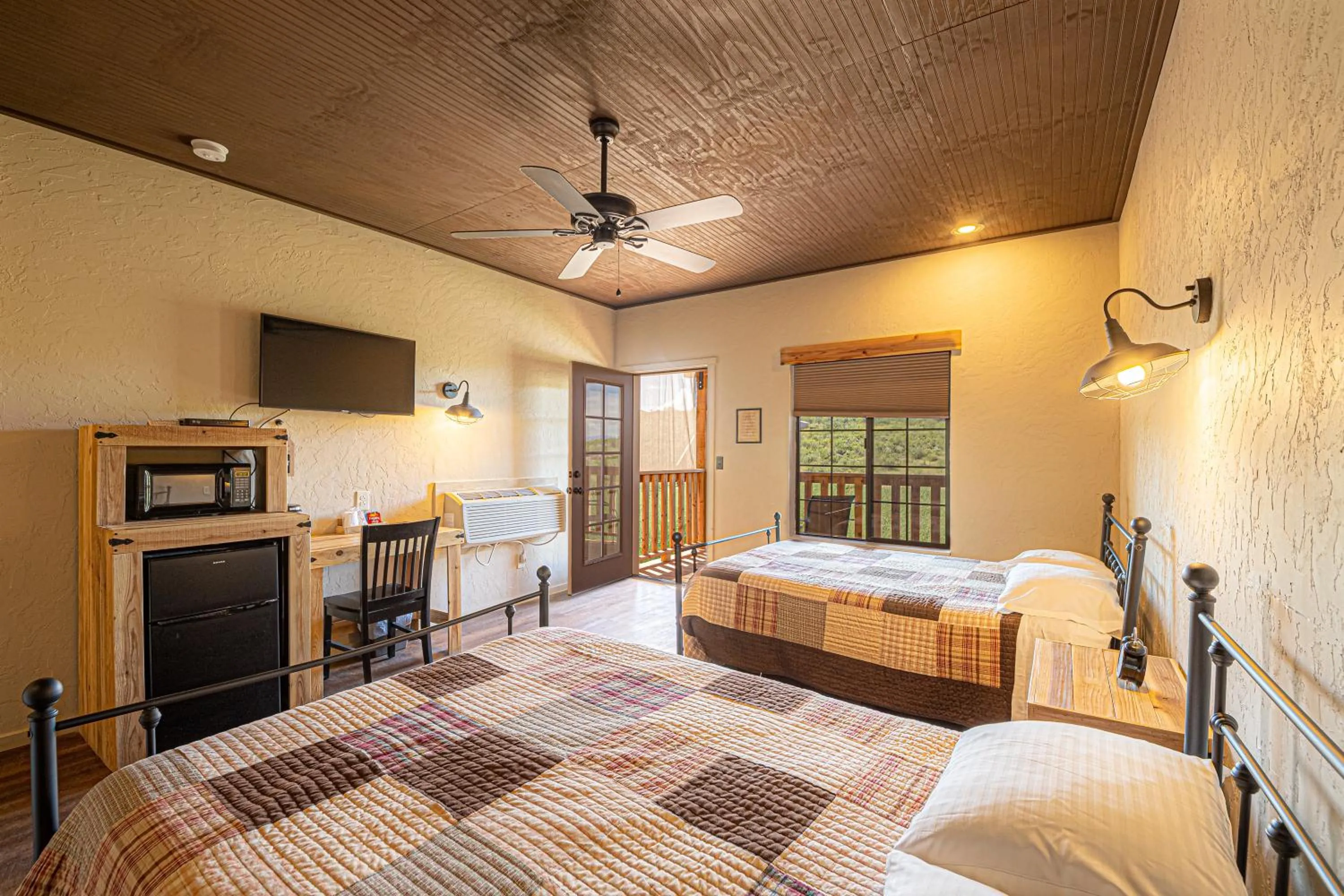 Bed in -Pet Friendly- Miners Cabin #5 -Two Double Beds - Private Balcony