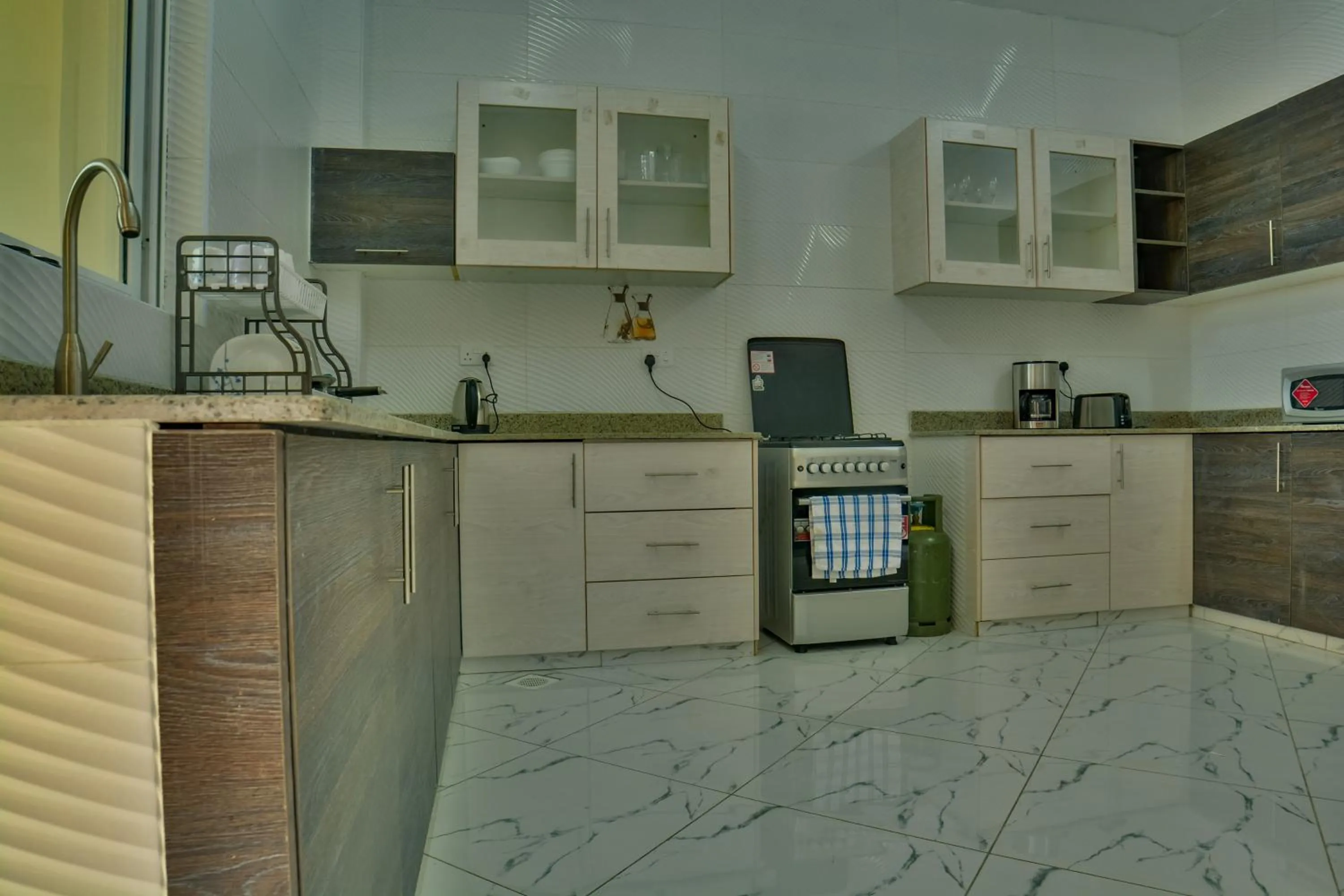 Kitchen or kitchenette in Fenns Cozy Apartment - Nyali