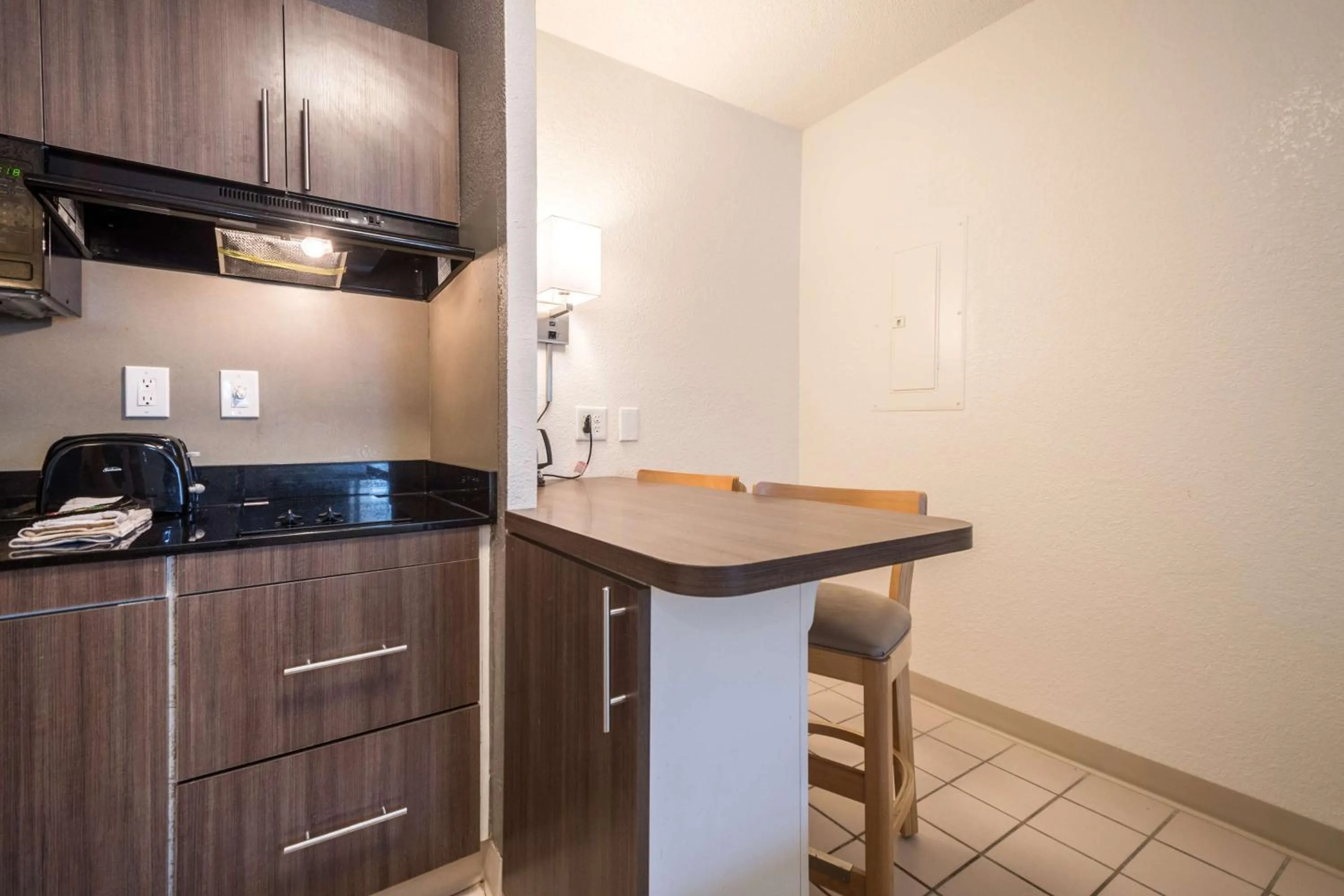 Kitchen or kitchenette in Studio 6-Duluth, GA - Atlanta - Gwinnett Place
