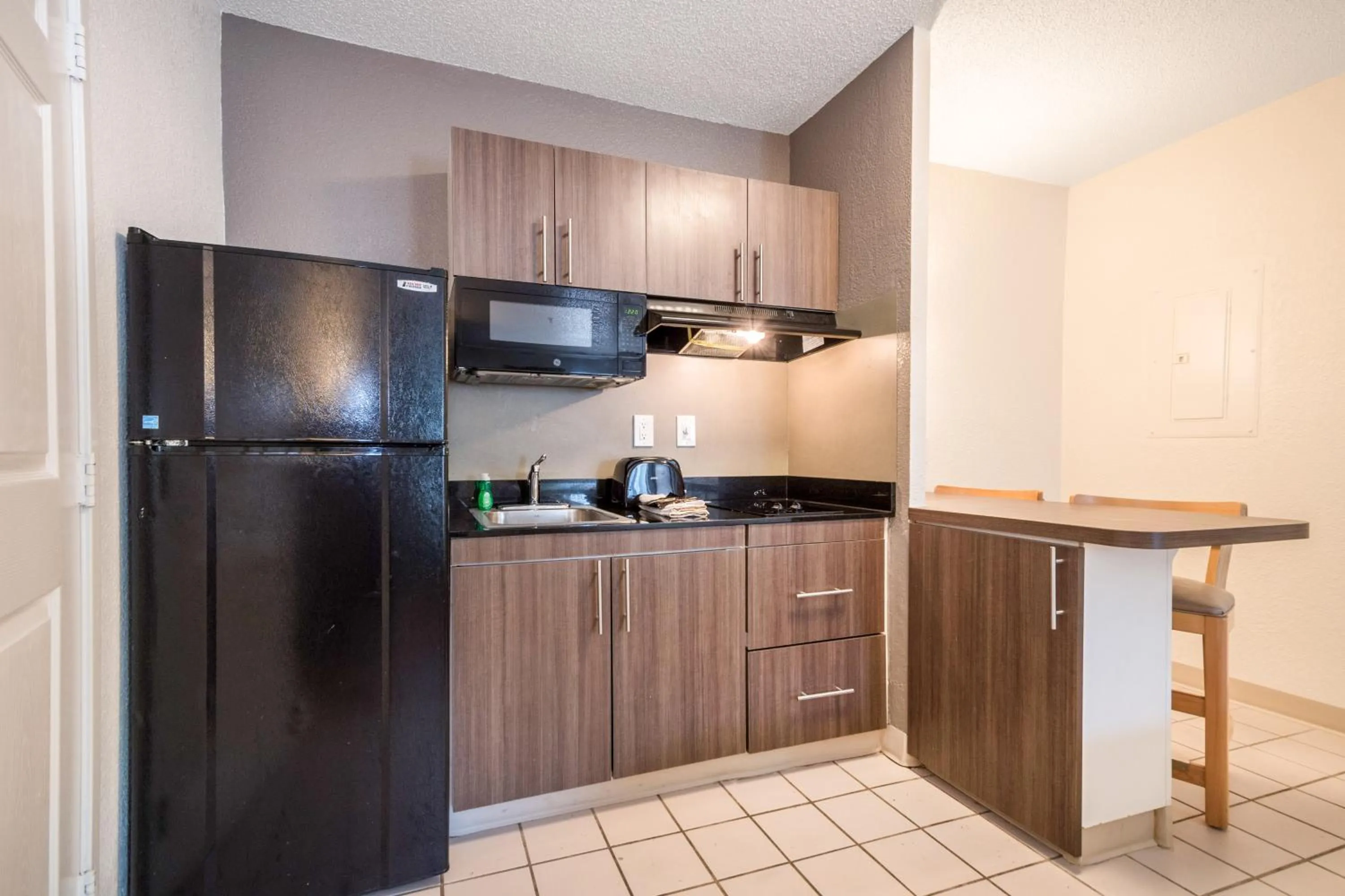 Kitchen or kitchenette in Studio 6-Duluth, GA - Atlanta - Gwinnett Place