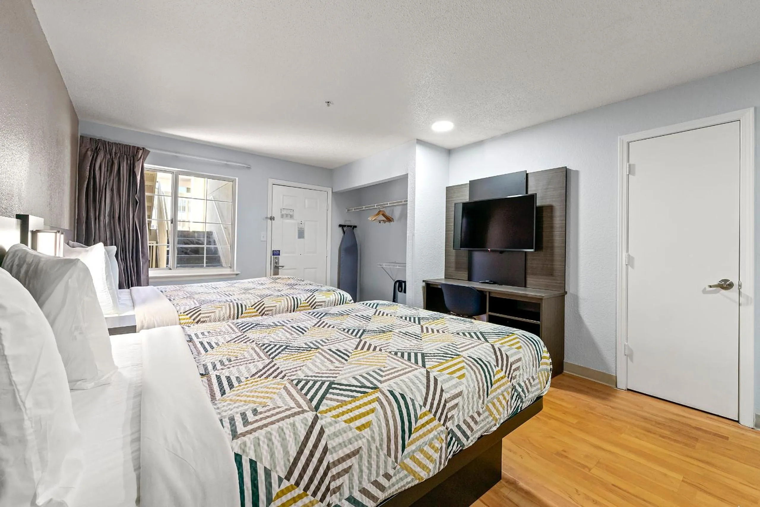 Bed in Studio 6-Duluth, GA - Atlanta - Gwinnett Place