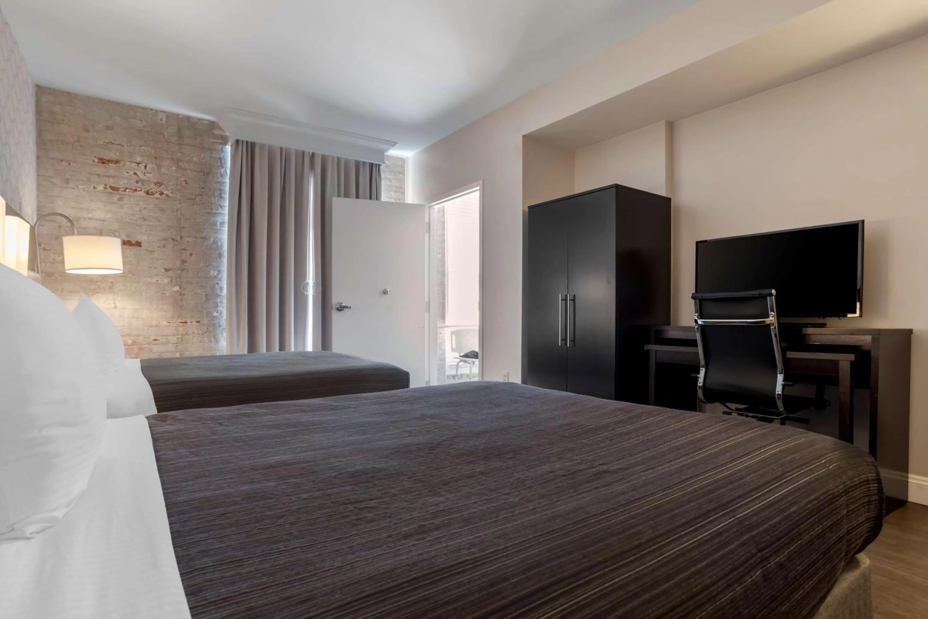 Bedroom, Bed in Best Western Plus St. Christopher Hotel