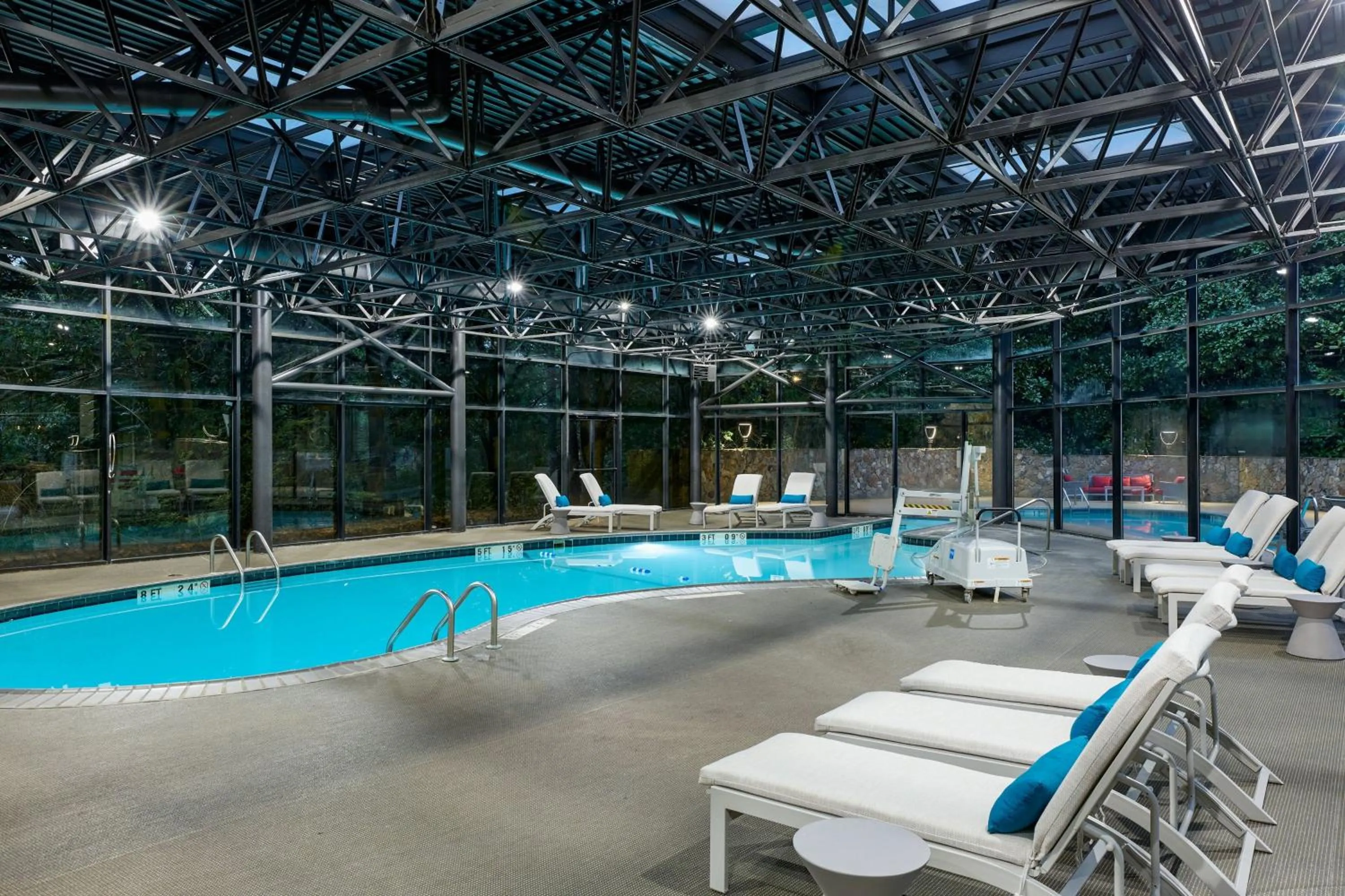 Swimming pool in The Westin Atlanta Airport