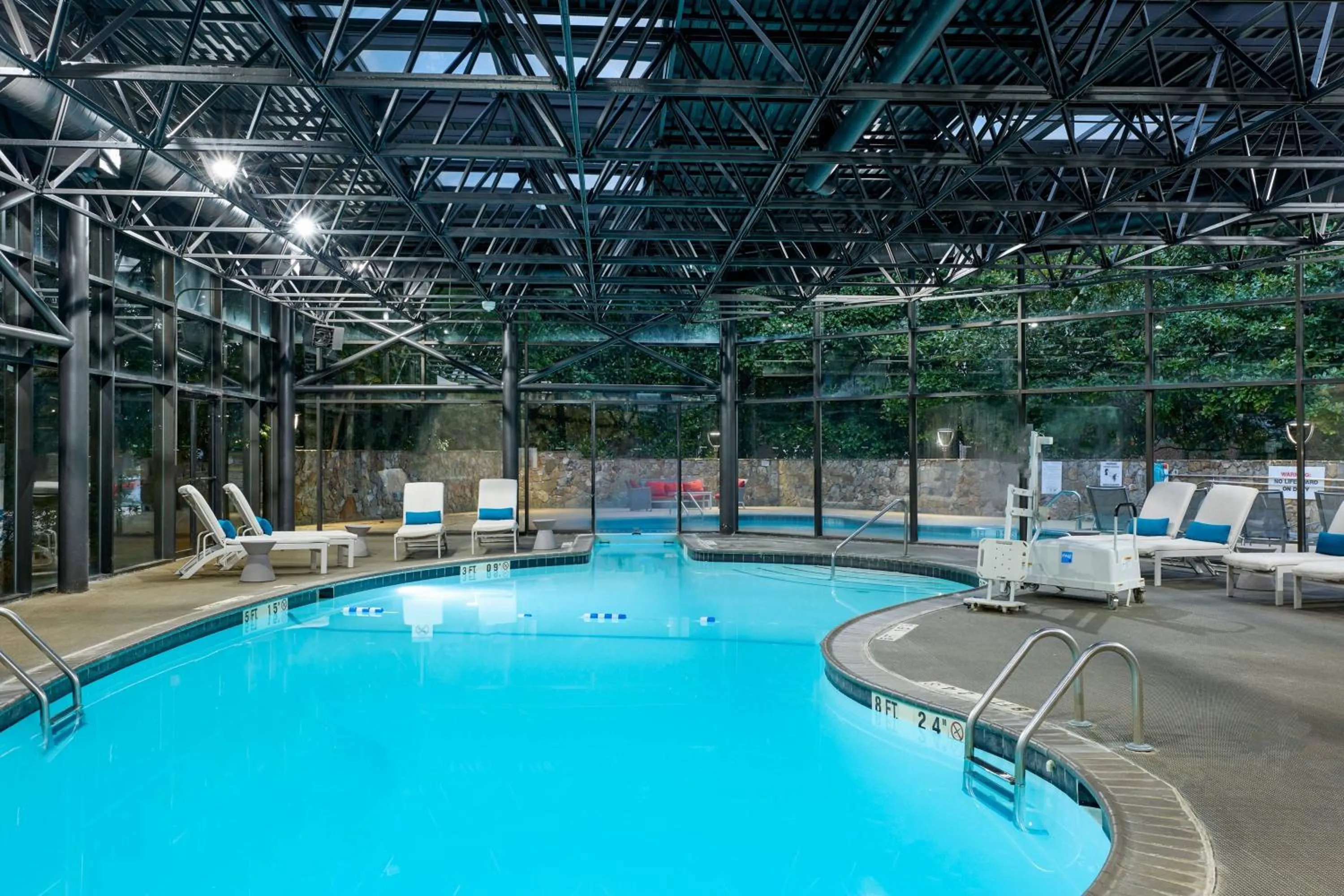 Swimming pool in The Westin Atlanta Airport