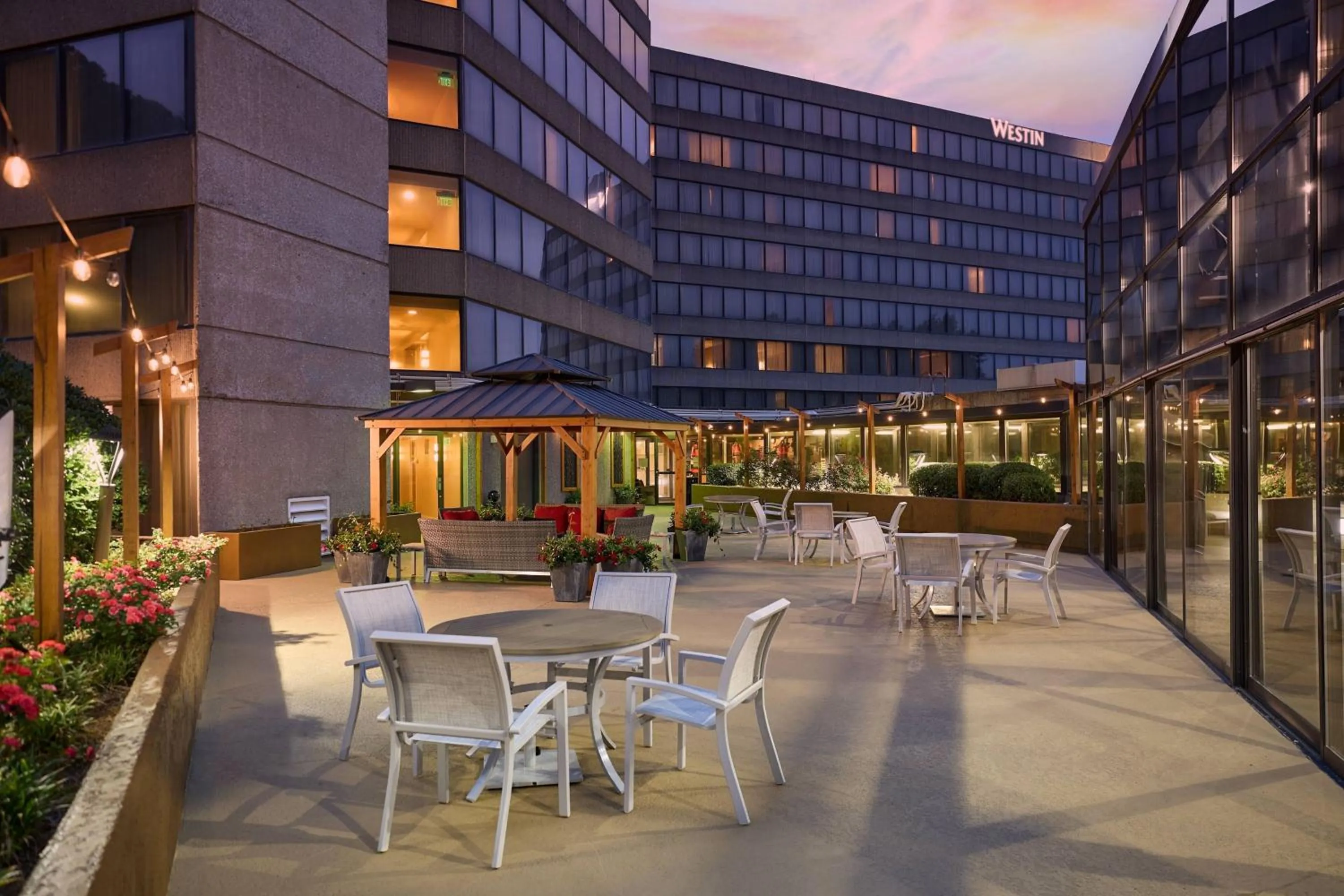 Swimming pool in The Westin Atlanta Airport