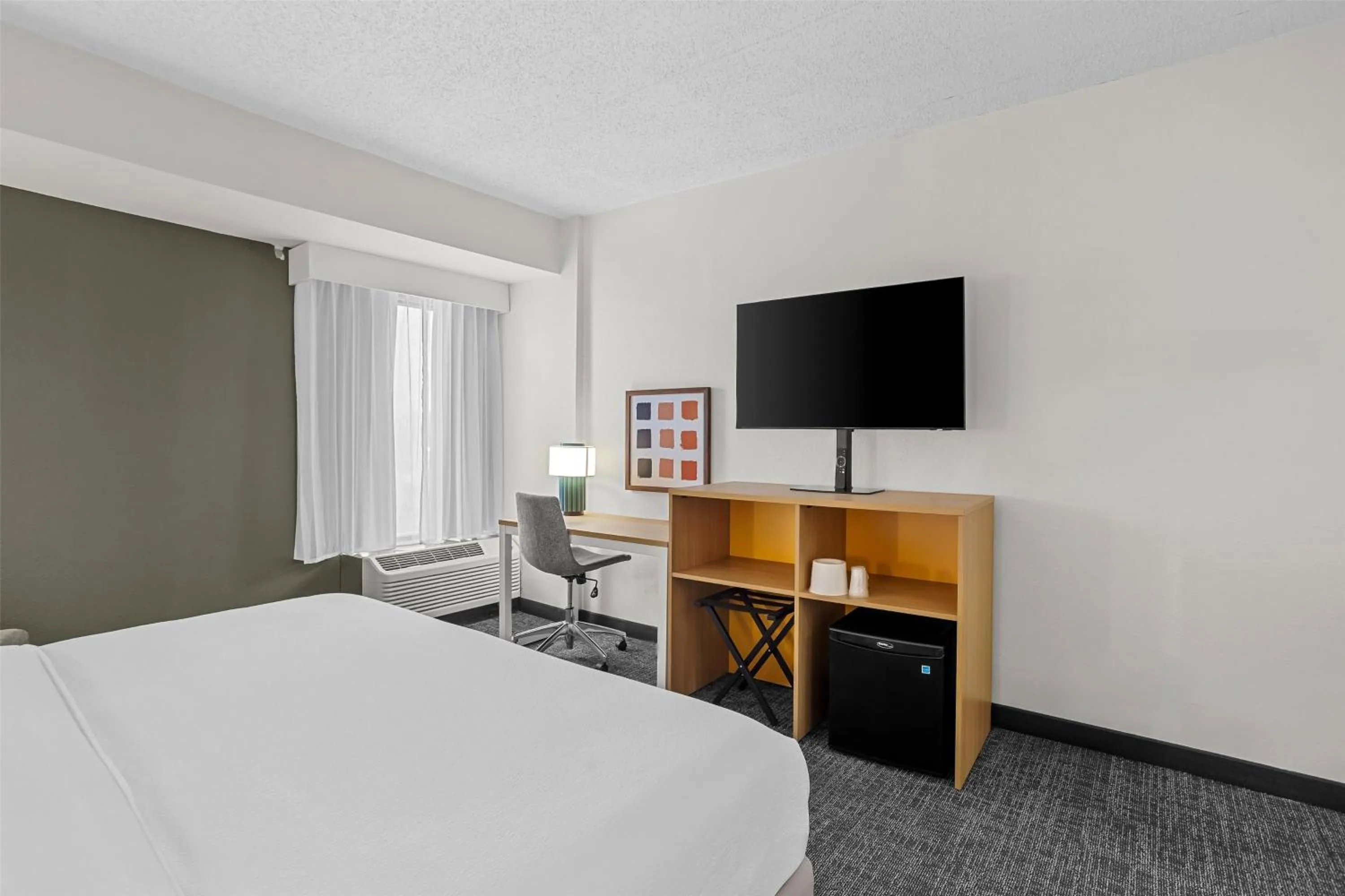 Bedroom, Bed in Spark by Hilton Des Plaines Chicago O'Hare