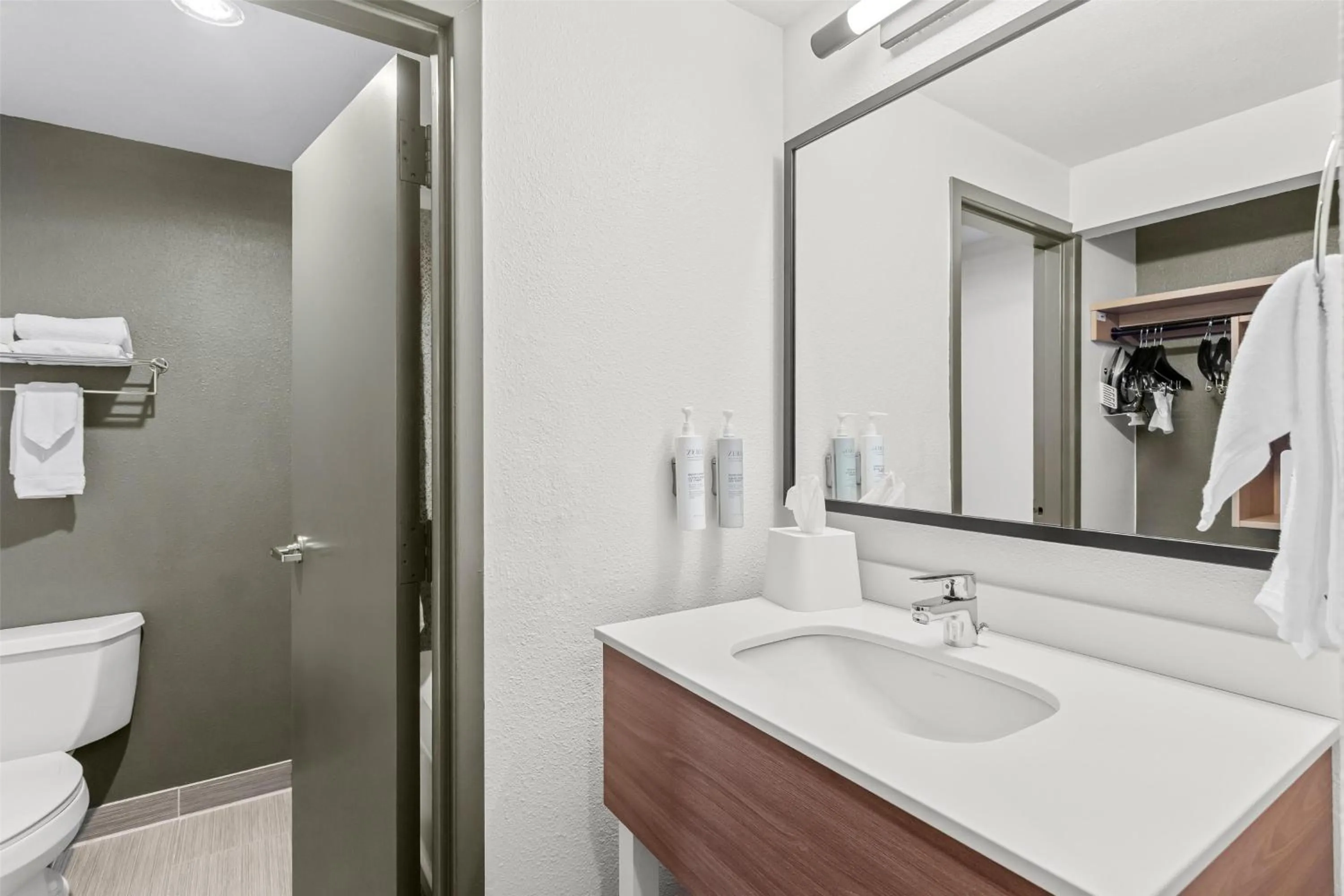 Bathroom in Spark by Hilton Des Plaines Chicago O'Hare