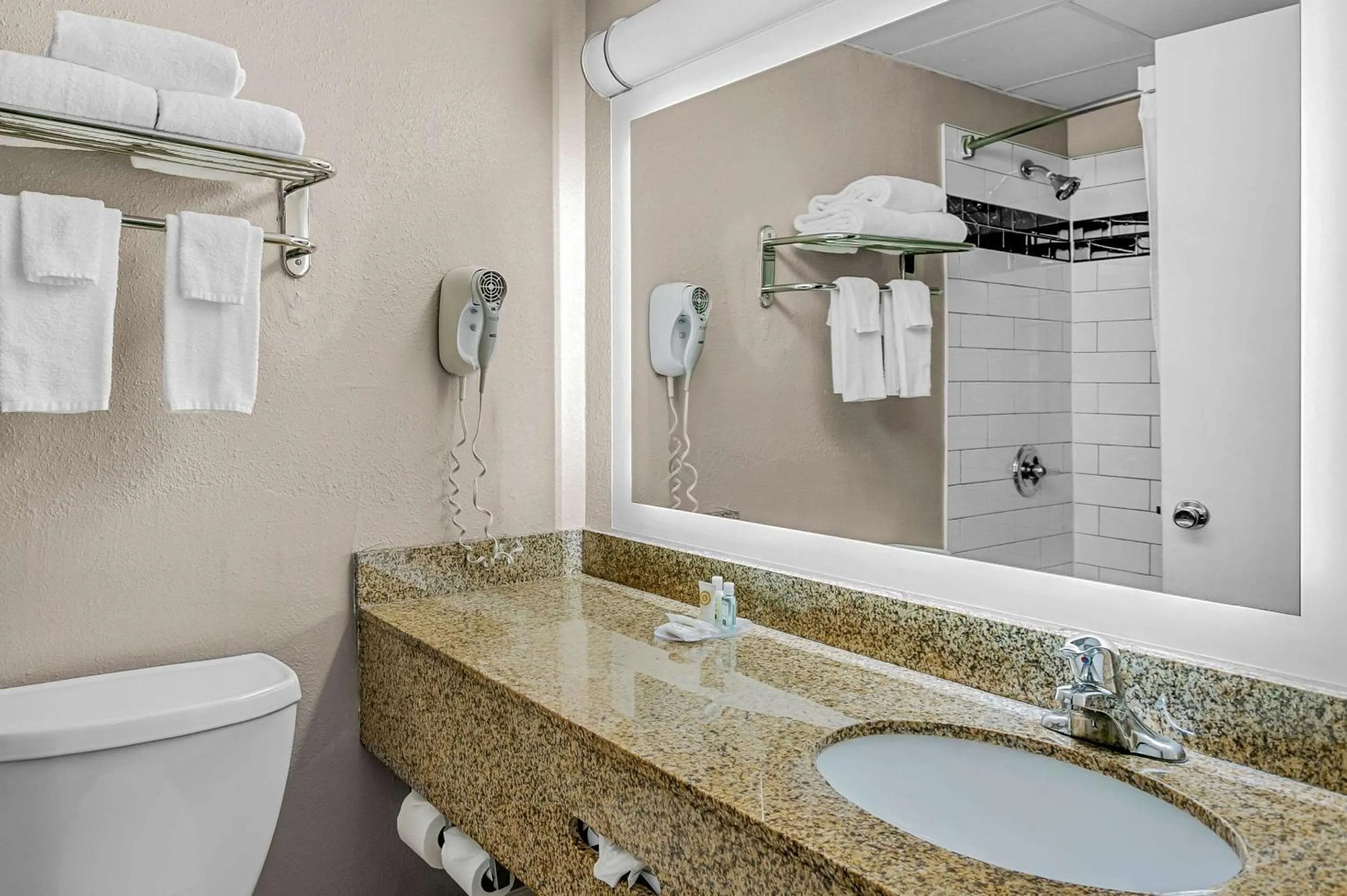 Bedroom in Quality Inn Jessup - Columbia South Near Fort Meade