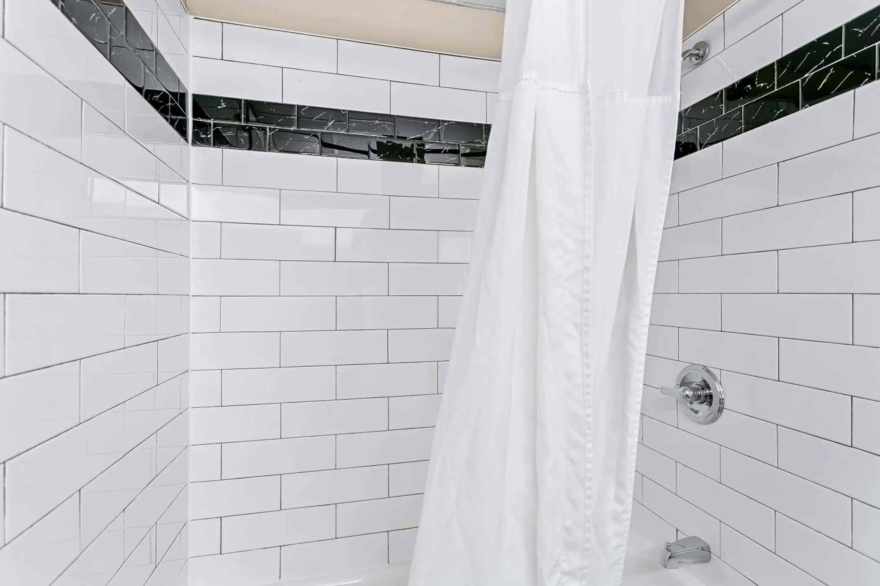 Queen Room with Two Queen Beds - Smoking in Quality Inn Jessup - Columbia South Near Fort Meade Queen Room with Two Queen Beds - Smoking in Quality Inn Jessup - Columbia South Near Fort Meade