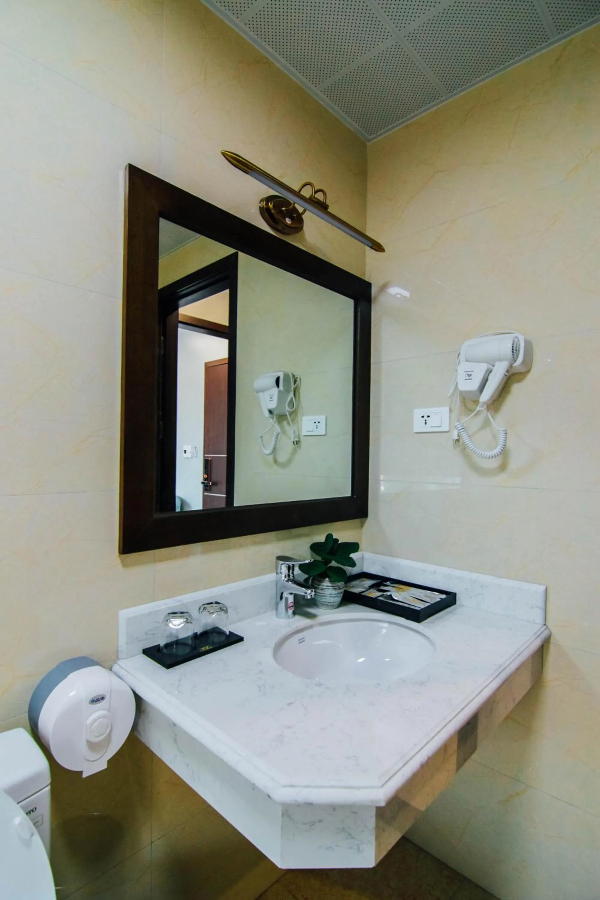 Bathroom in Topone Halong Hotel