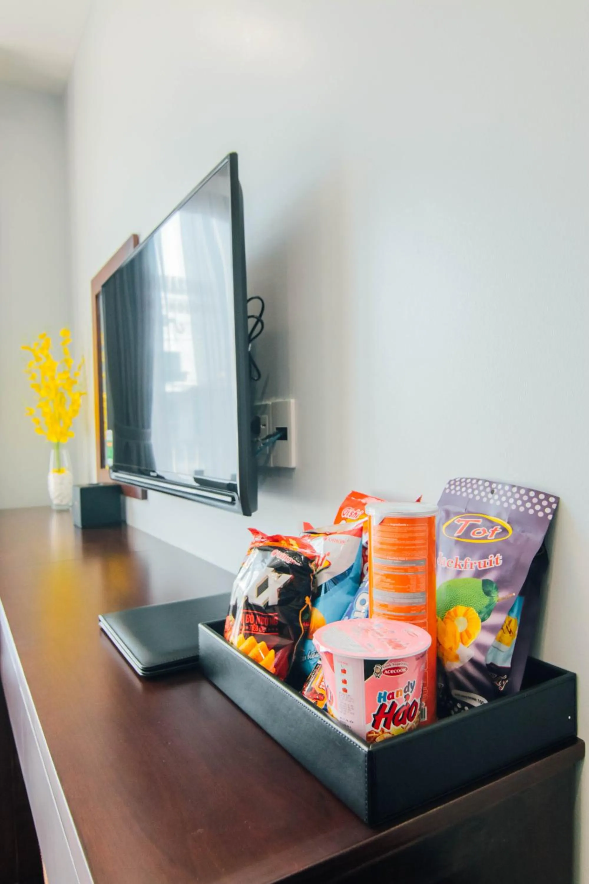 Communal lounge/ TV room in Topone Halong Hotel