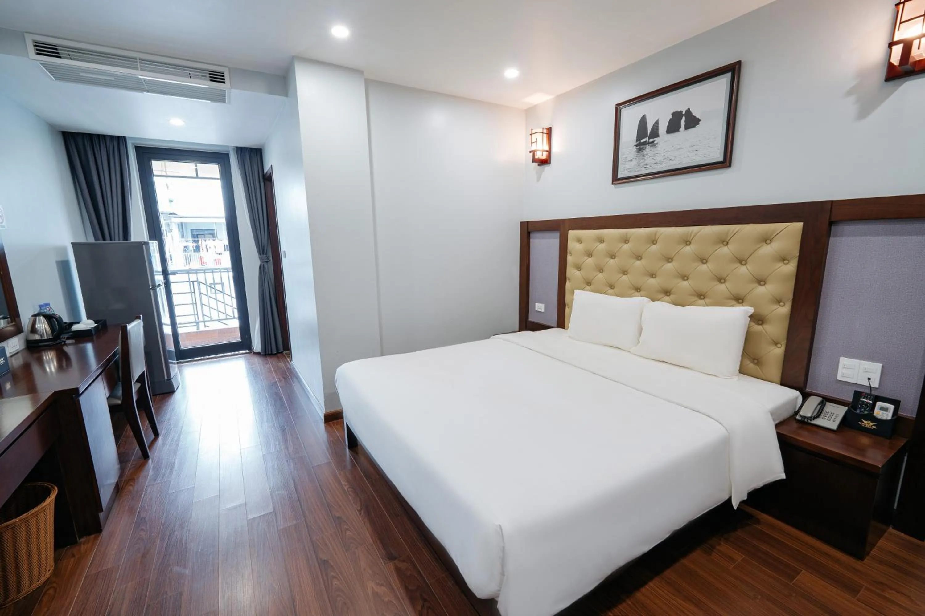 Photo of the whole room in Topone Halong Hotel