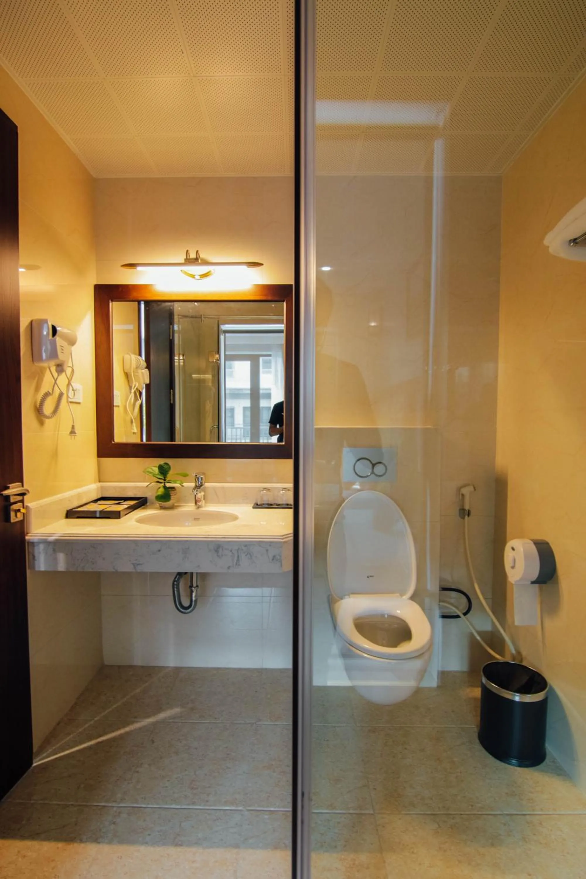 Shower in Topone Halong Hotel