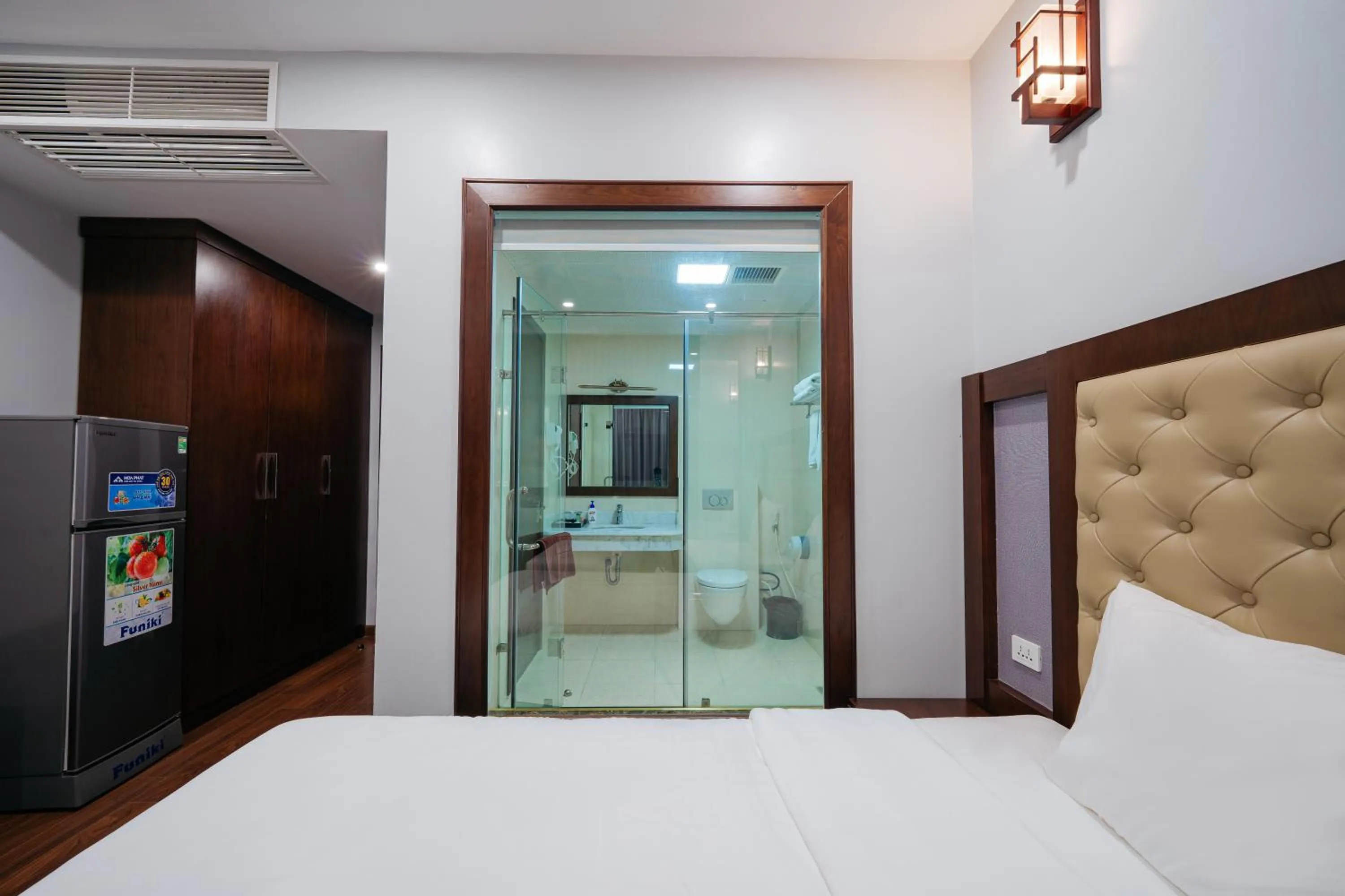 Photo of the whole room in Topone Halong Hotel