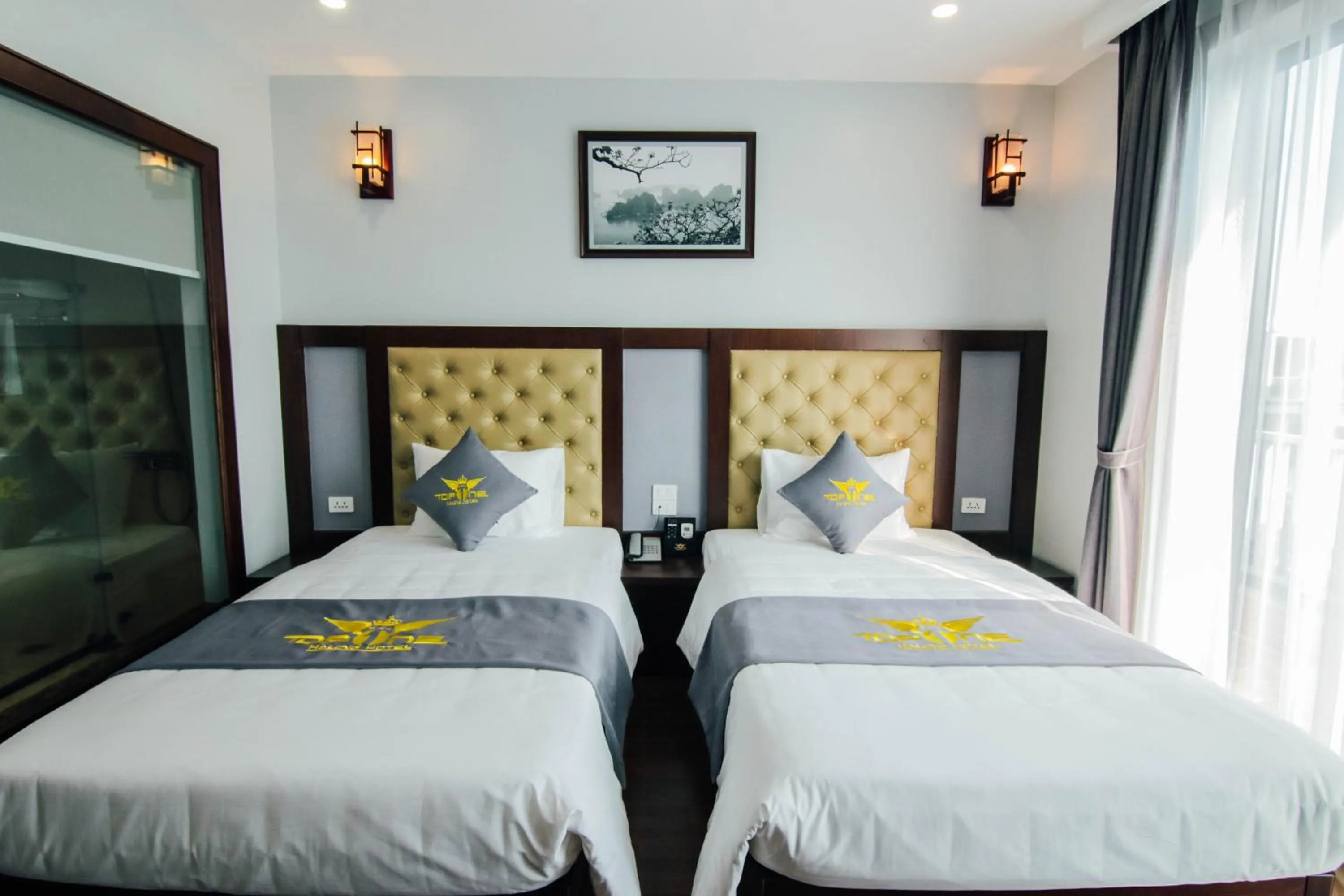 Bed in Topone Halong Hotel