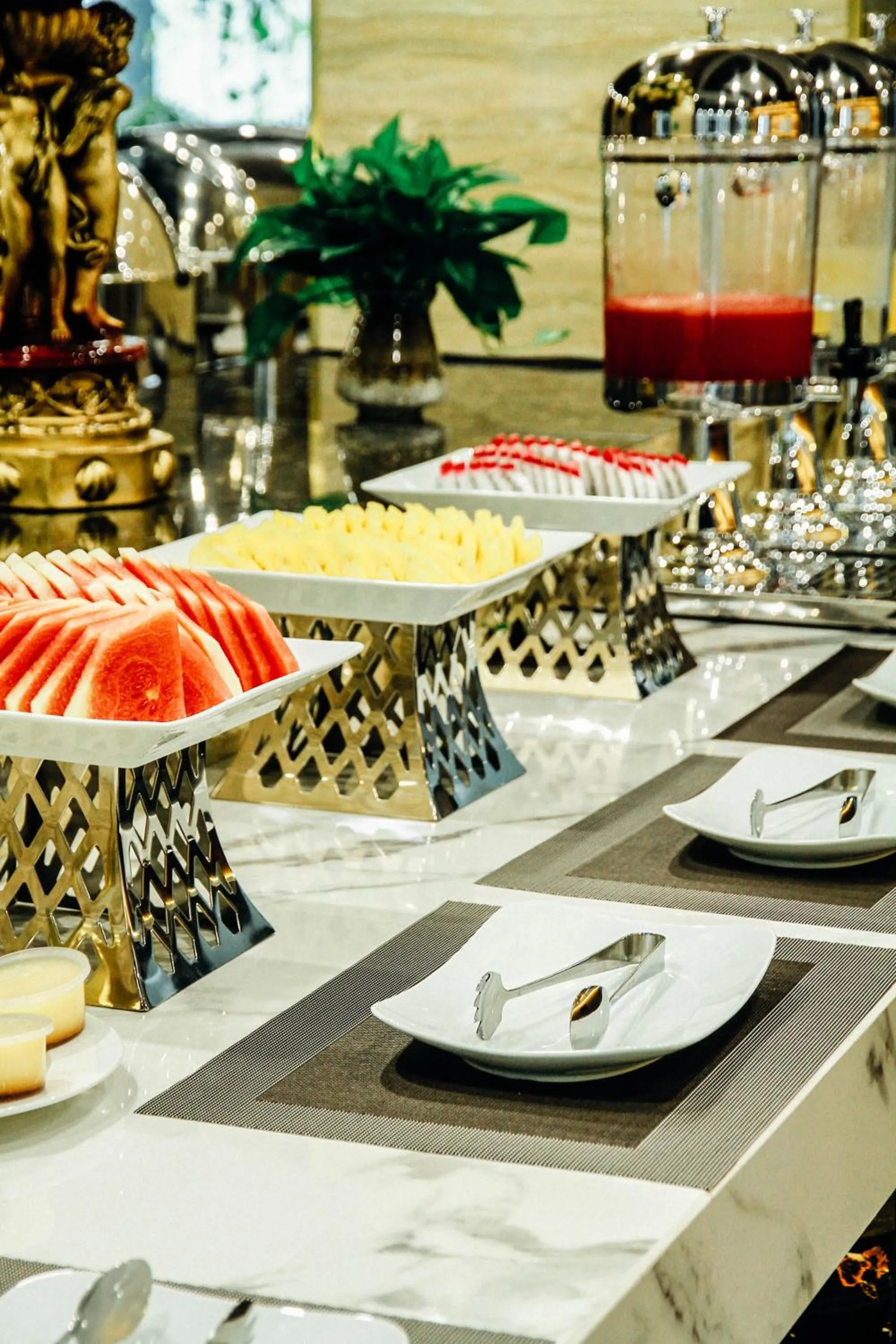 Restaurant/places to eat in Topone Halong Hotel