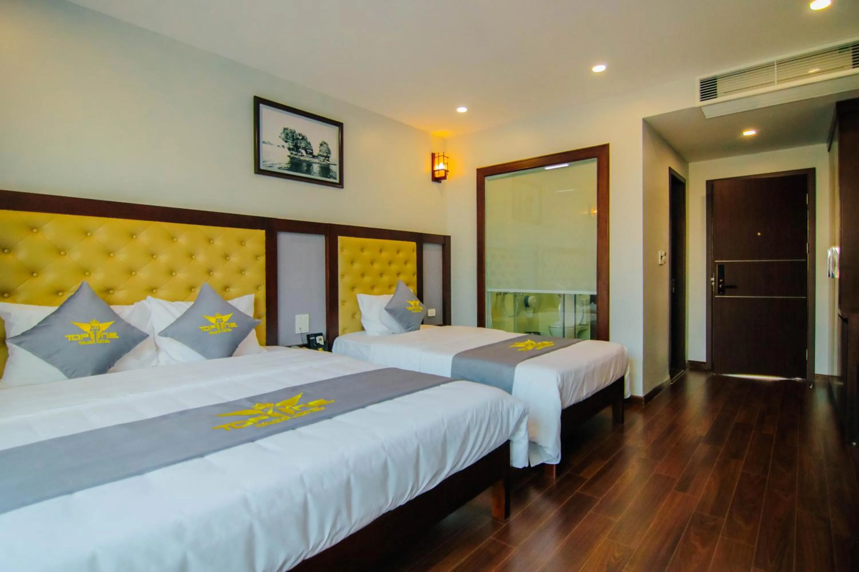 Bed in Topone Halong Hotel