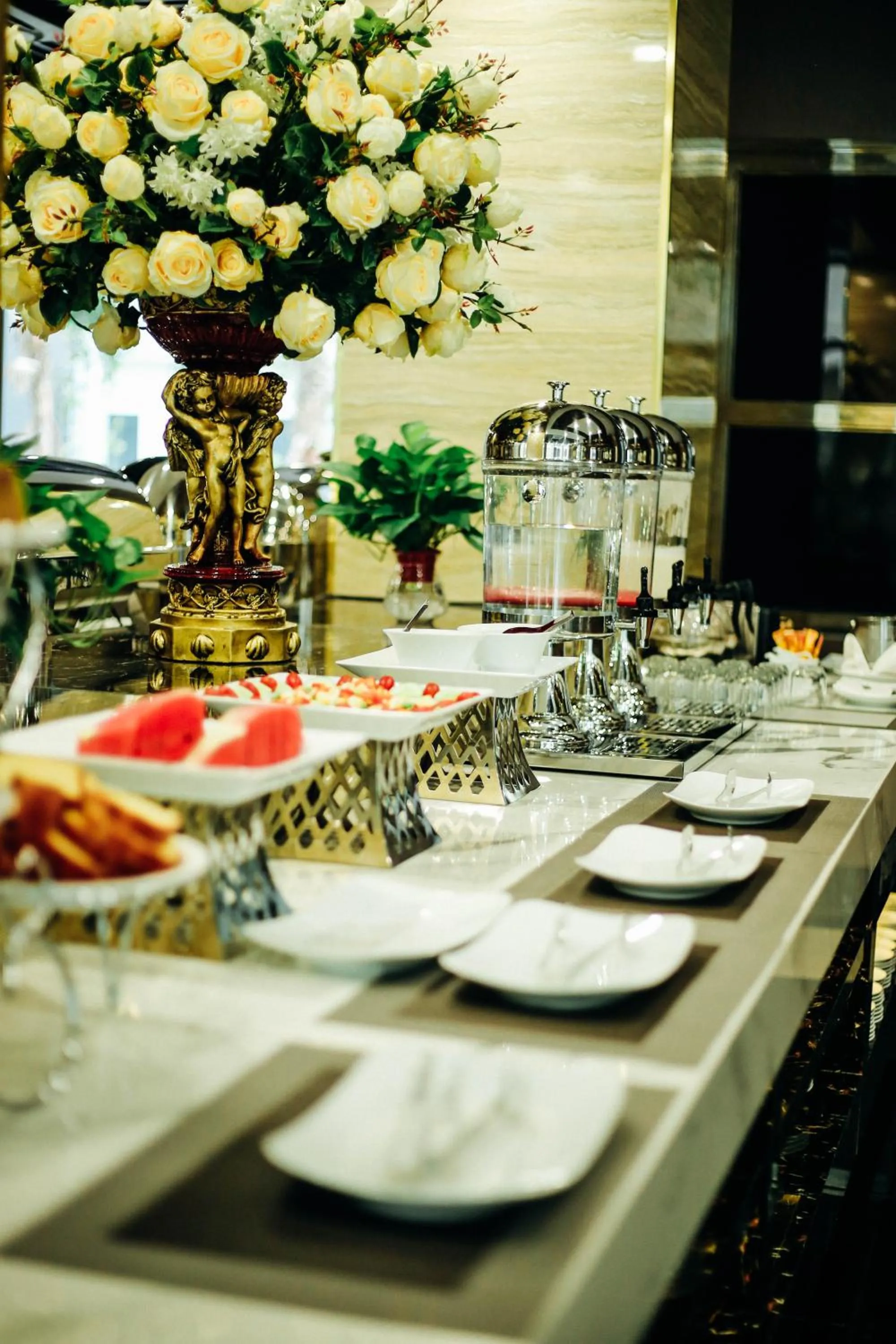 Restaurant/places to eat in Topone Halong Hotel