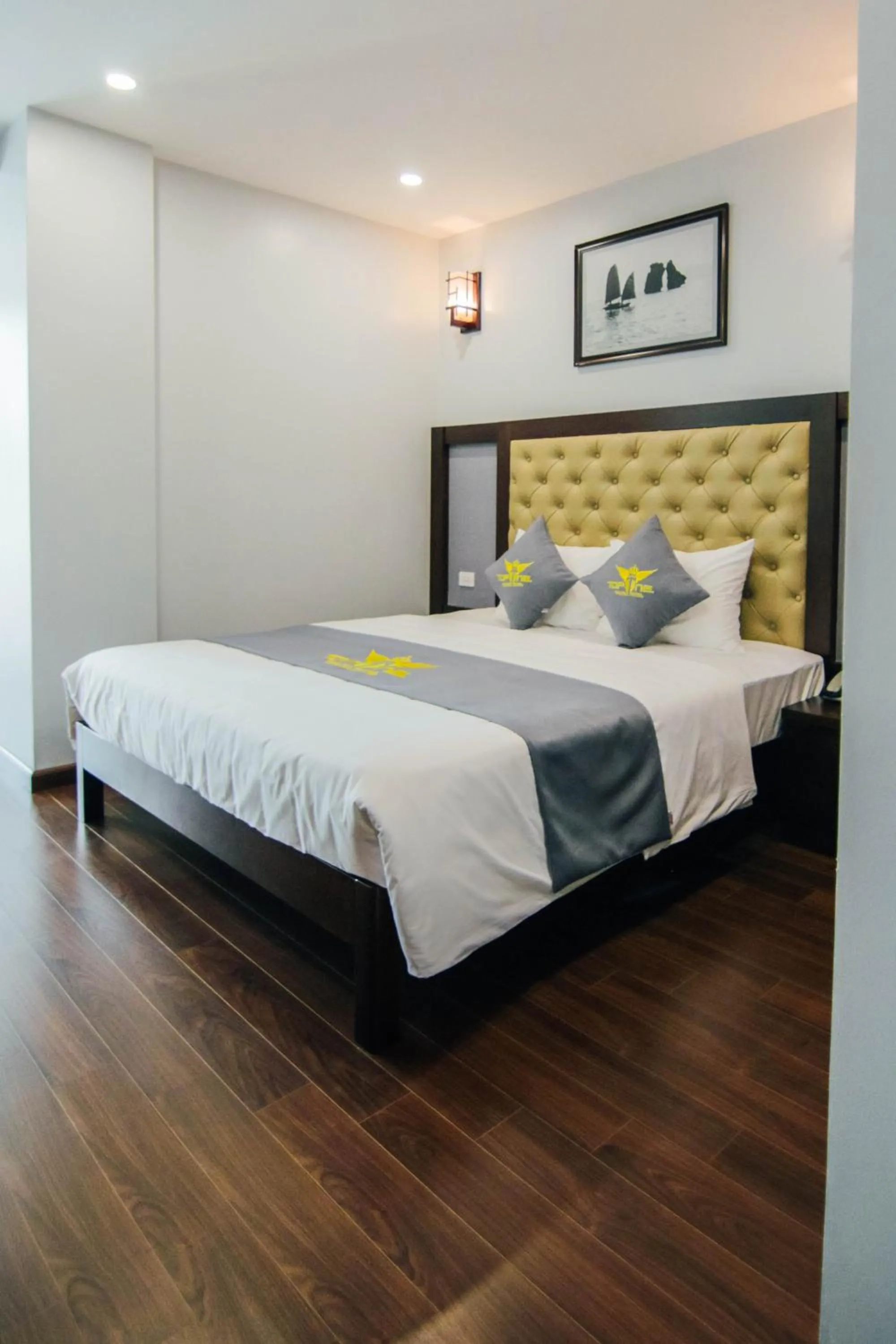 Bed in Topone Halong Hotel