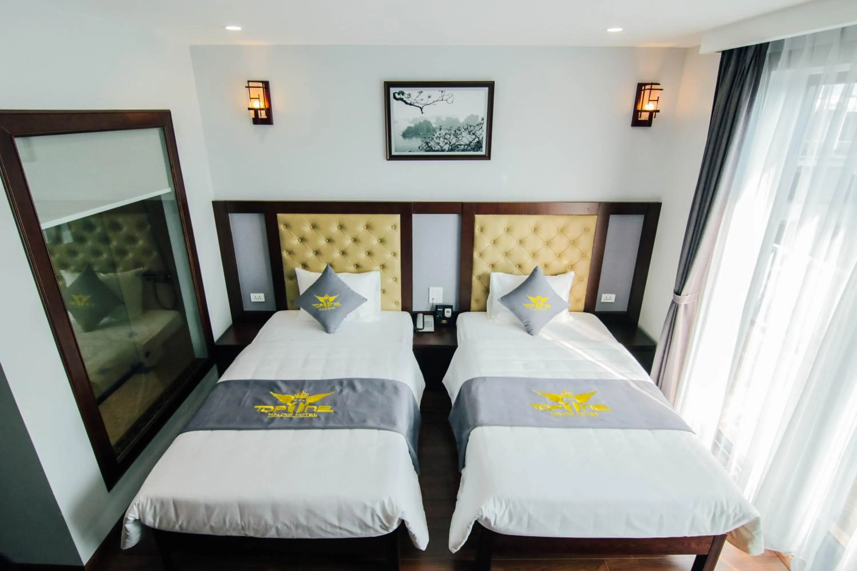Bed in Topone Halong Hotel